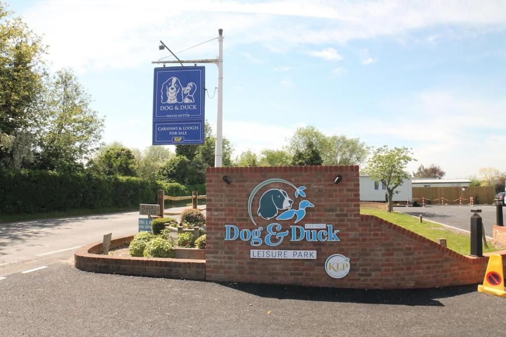 Countryside Holiday Park by the River nr Canterbury (Pet-Friendly) view 3
