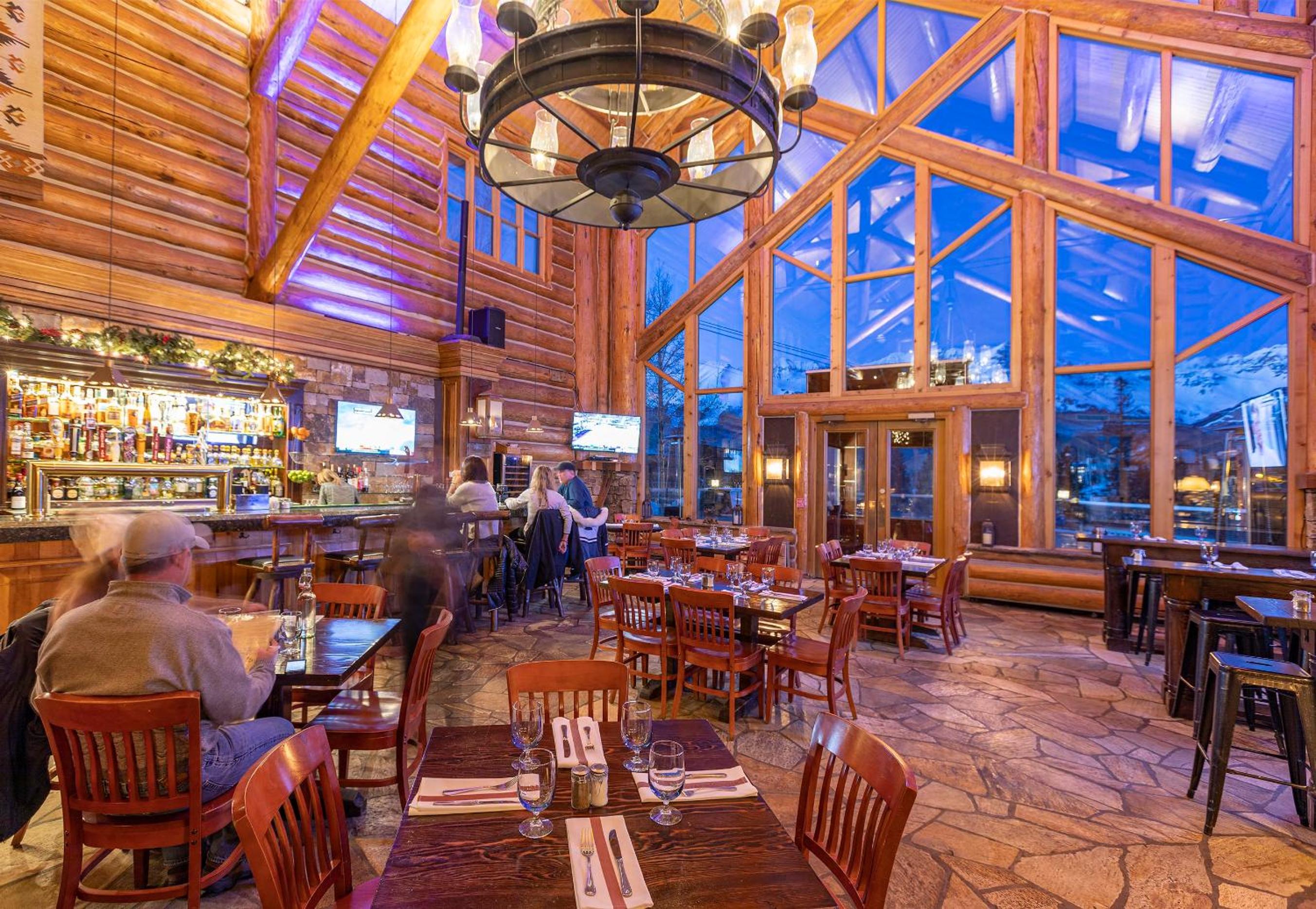 2BR Mountain Lodge Luxury Skiin out Best Amenities view 2