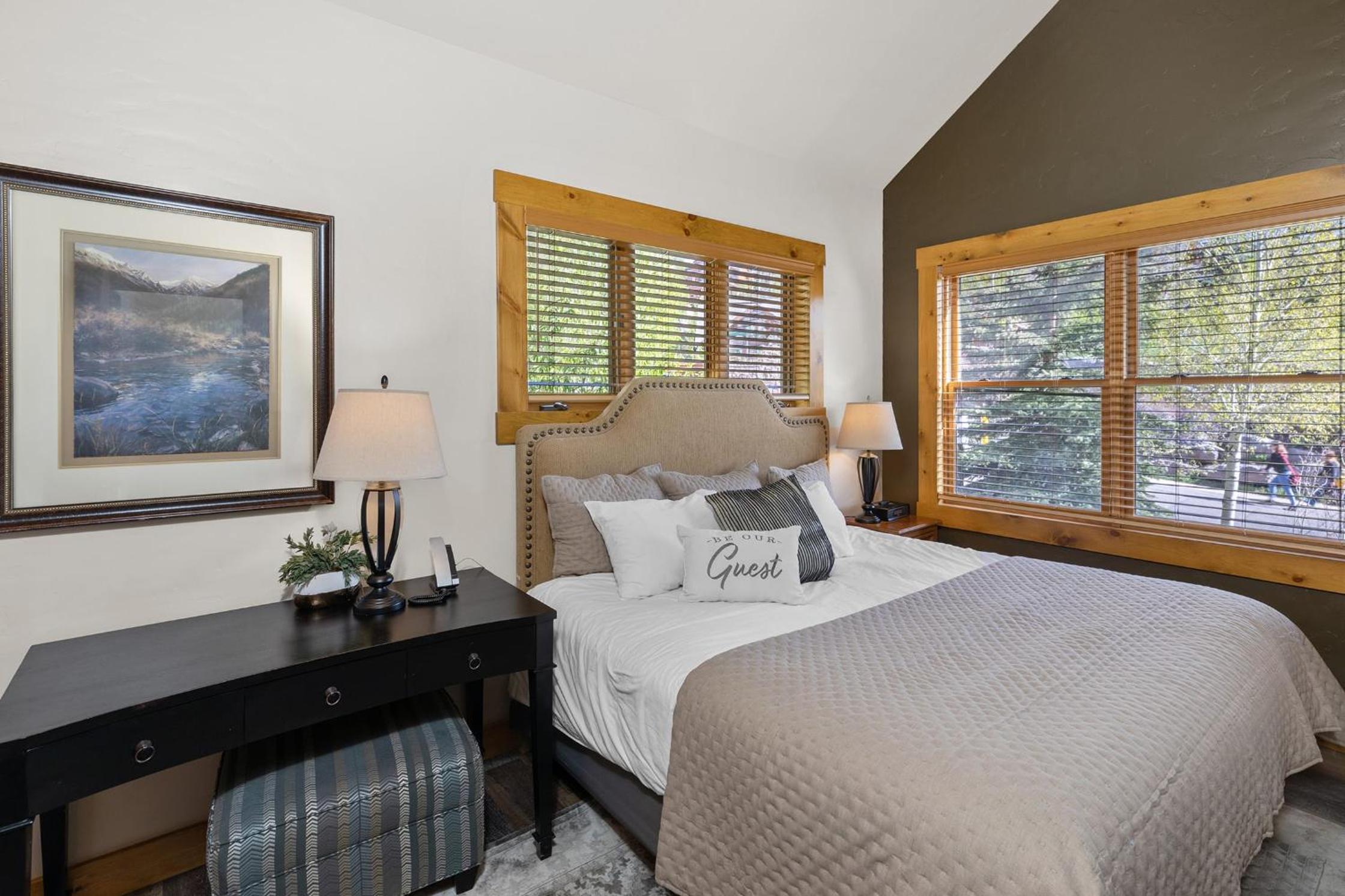 2BR Mountain Lodge Luxury Skiin out Best Amenities view 5