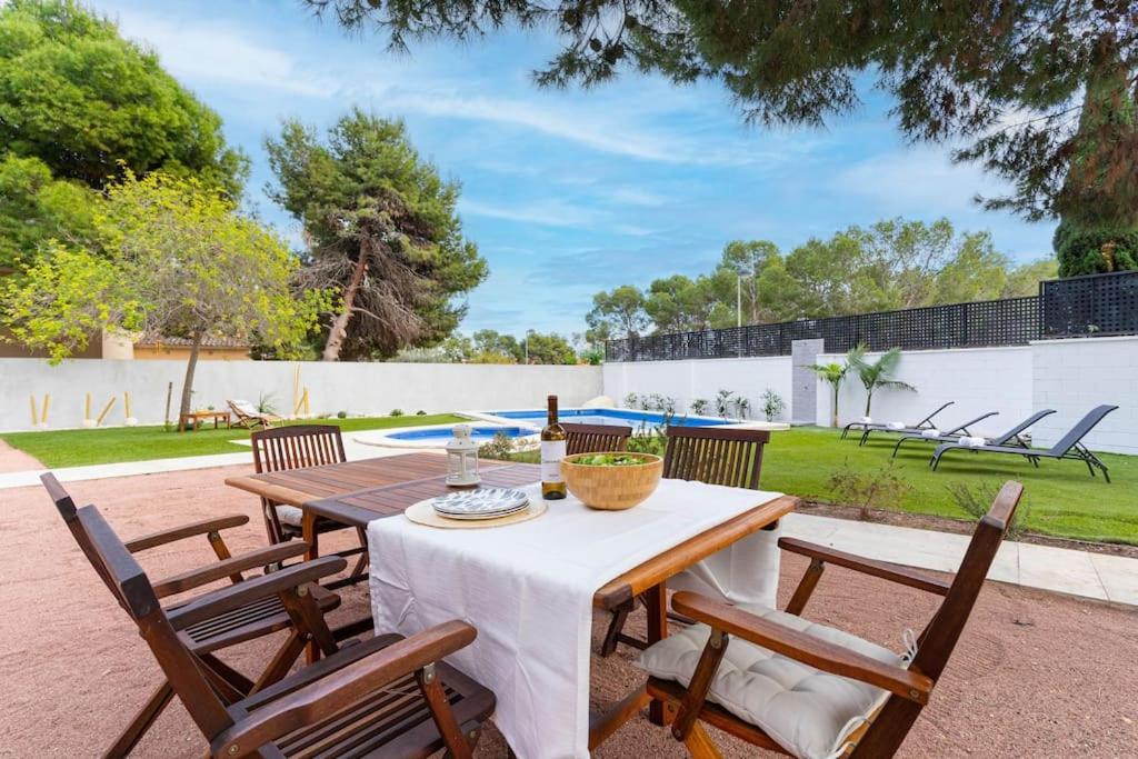 Acogedora Villa en Alicante con piscina & barbacoa