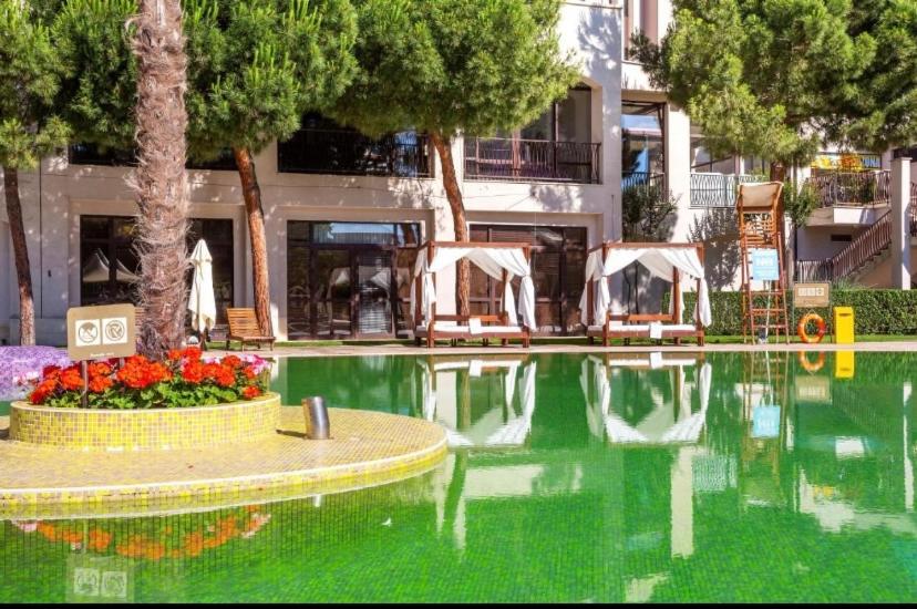 Reina Apart Barcelo Beach