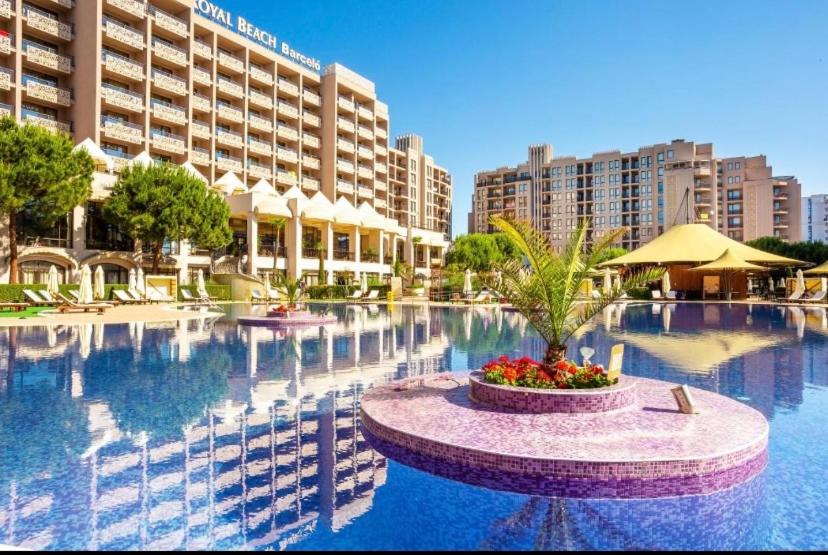 Reina Apart Barcelo Beach