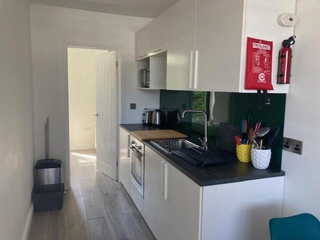 The Salt Box- Lovely refurbished annexe, free parking, walk to Porth beach. view 3