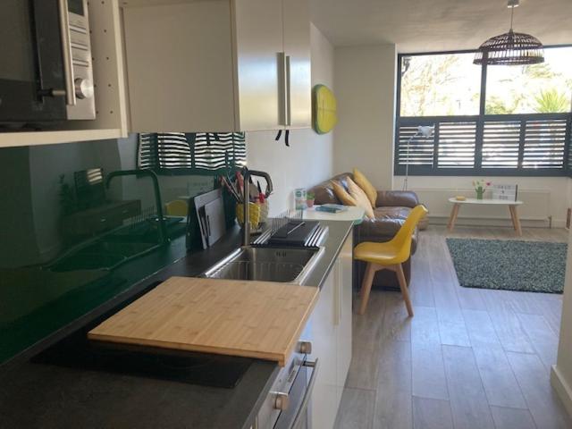 The Salt Box- Lovely refurbished annexe, free parking, walk to Porth beach. view 4