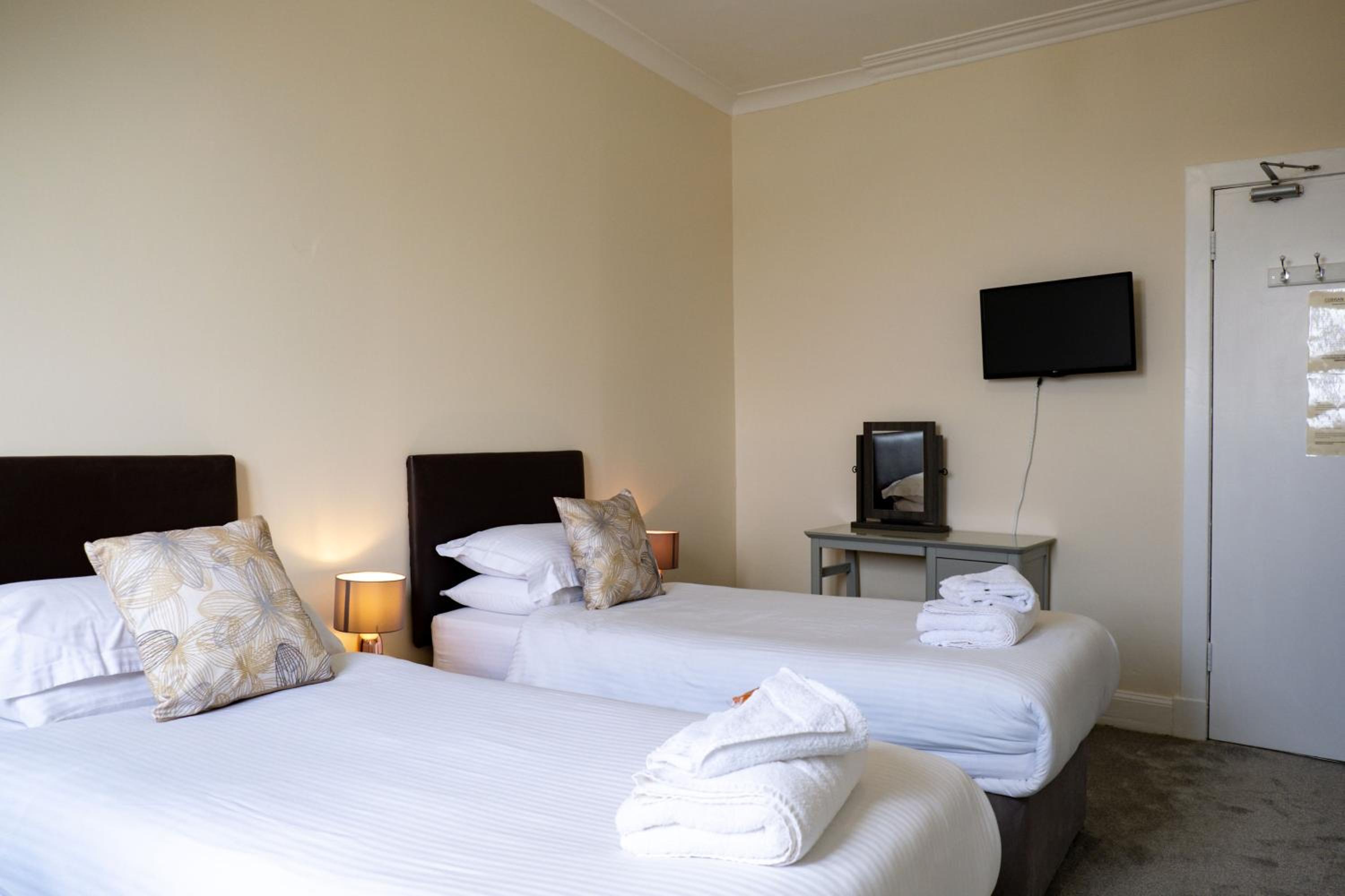 Corran Guest House & Hostel
