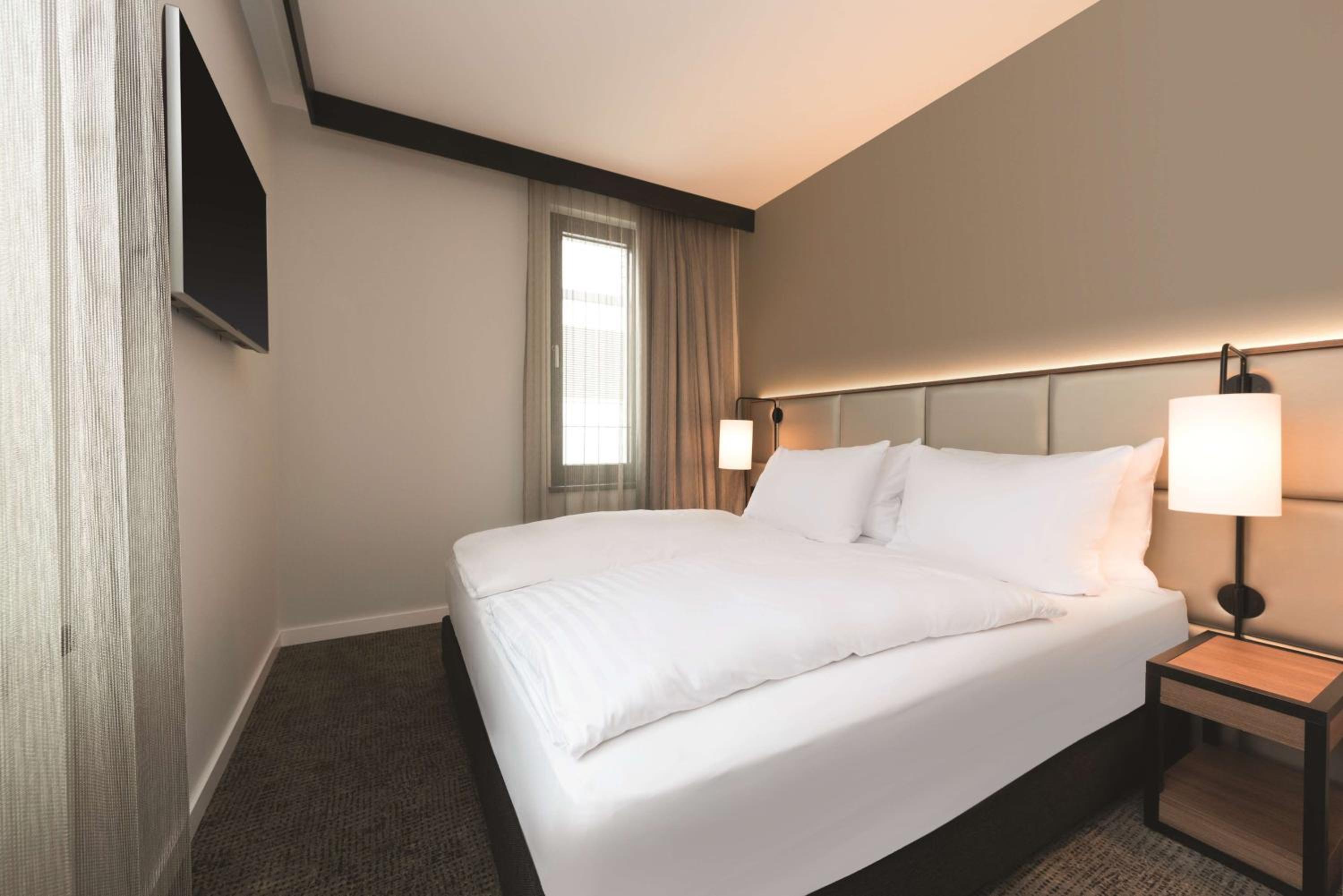 Adina Apartment Hotel Frankfurt Westend - Property Image 1