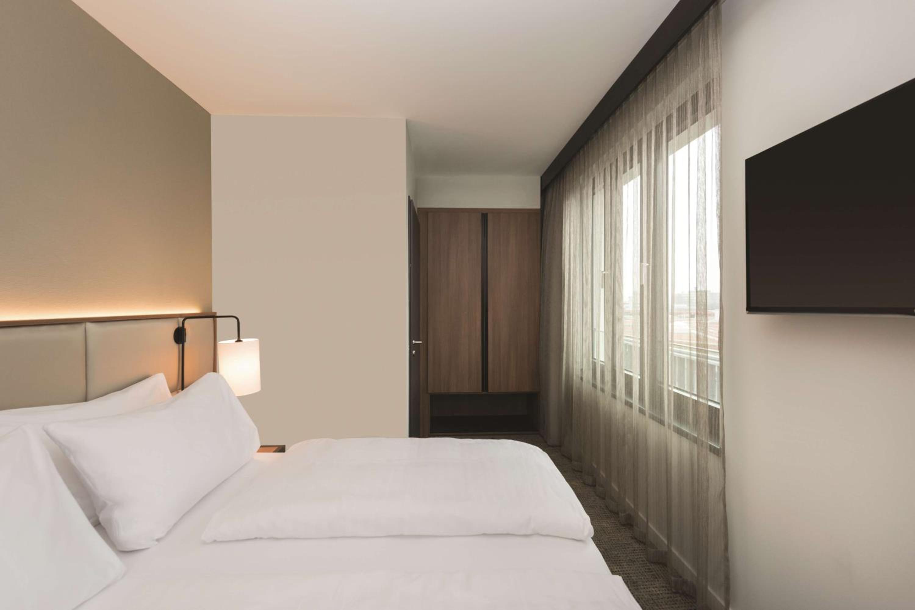 Adina Apartment Hotel Frankfurt Westend - Property Image 13