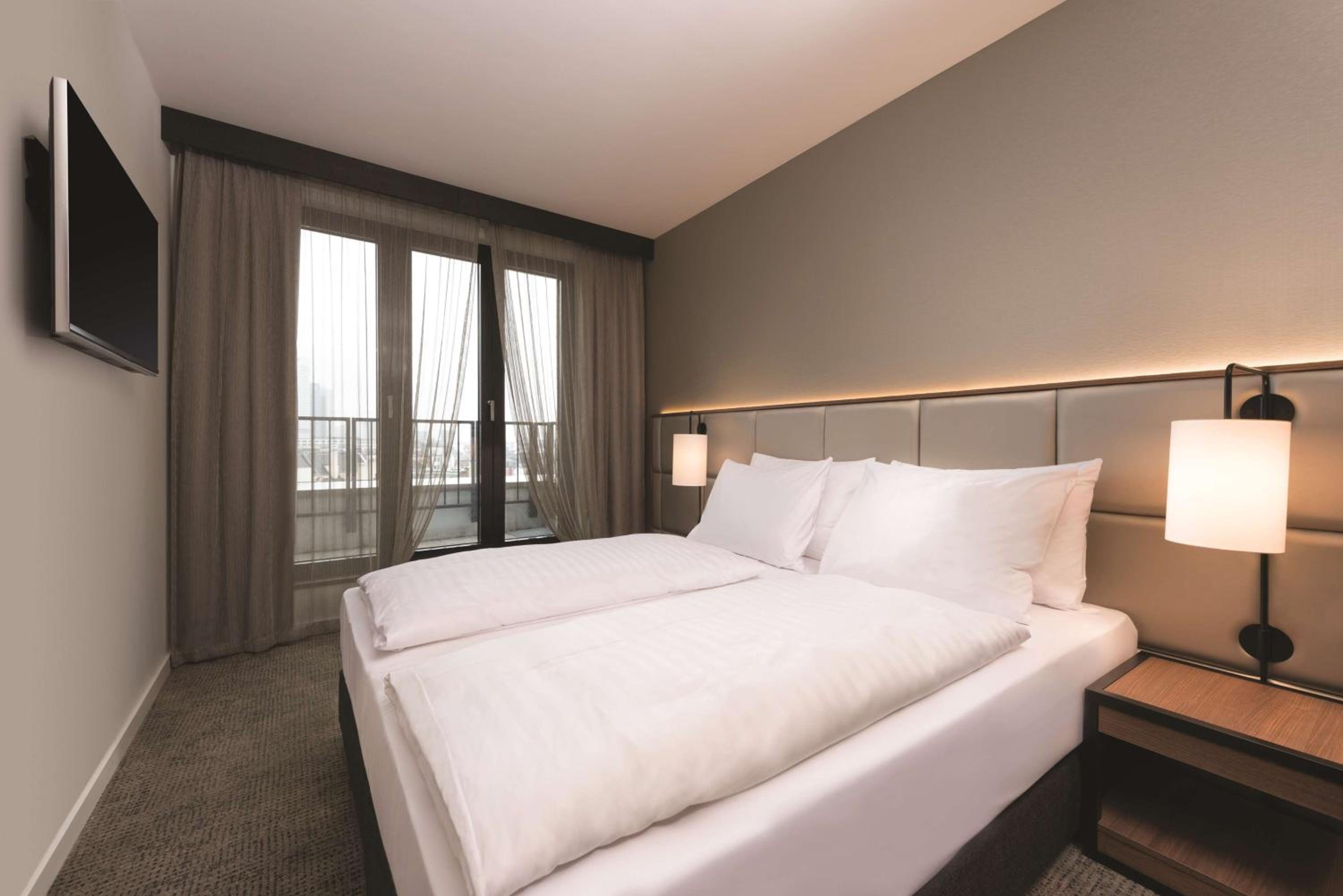 Adina Apartment Hotel Frankfurt Westend - Property Image 8