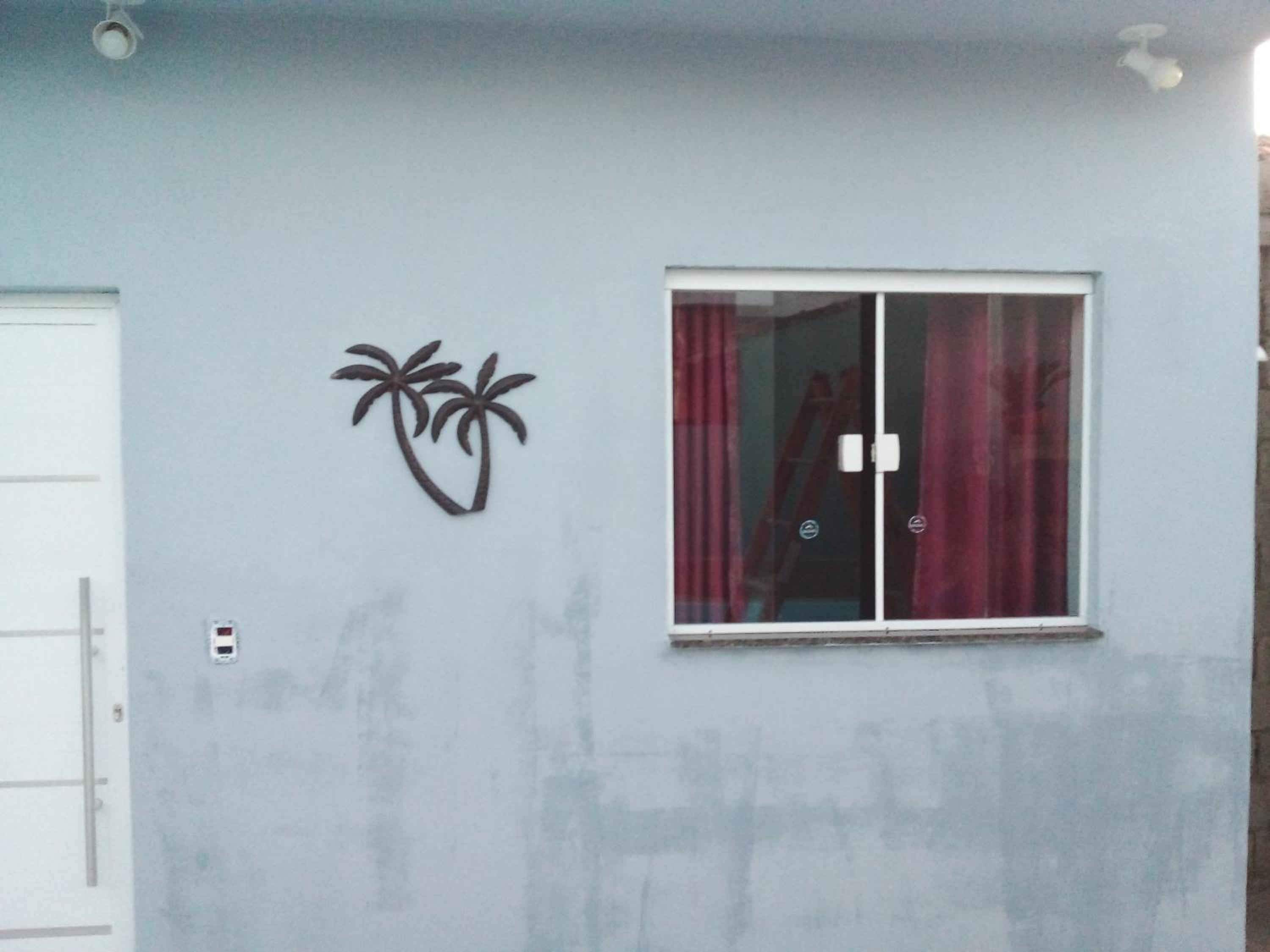 Casa familiar quarto, cozinha, banheiro e piscina a praia está a 700 metros