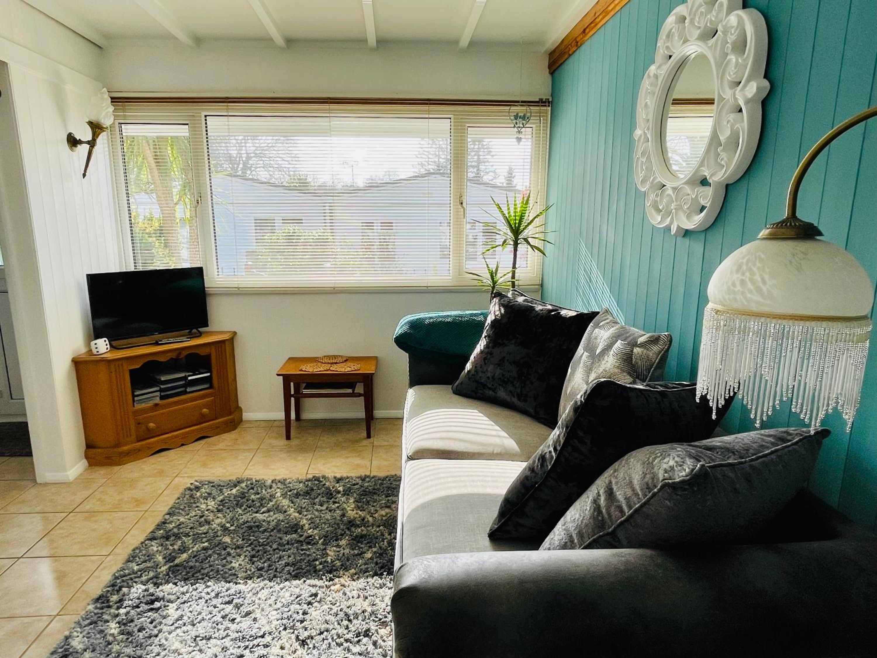 Lucy Lou, charming holiday bungalow in Devon