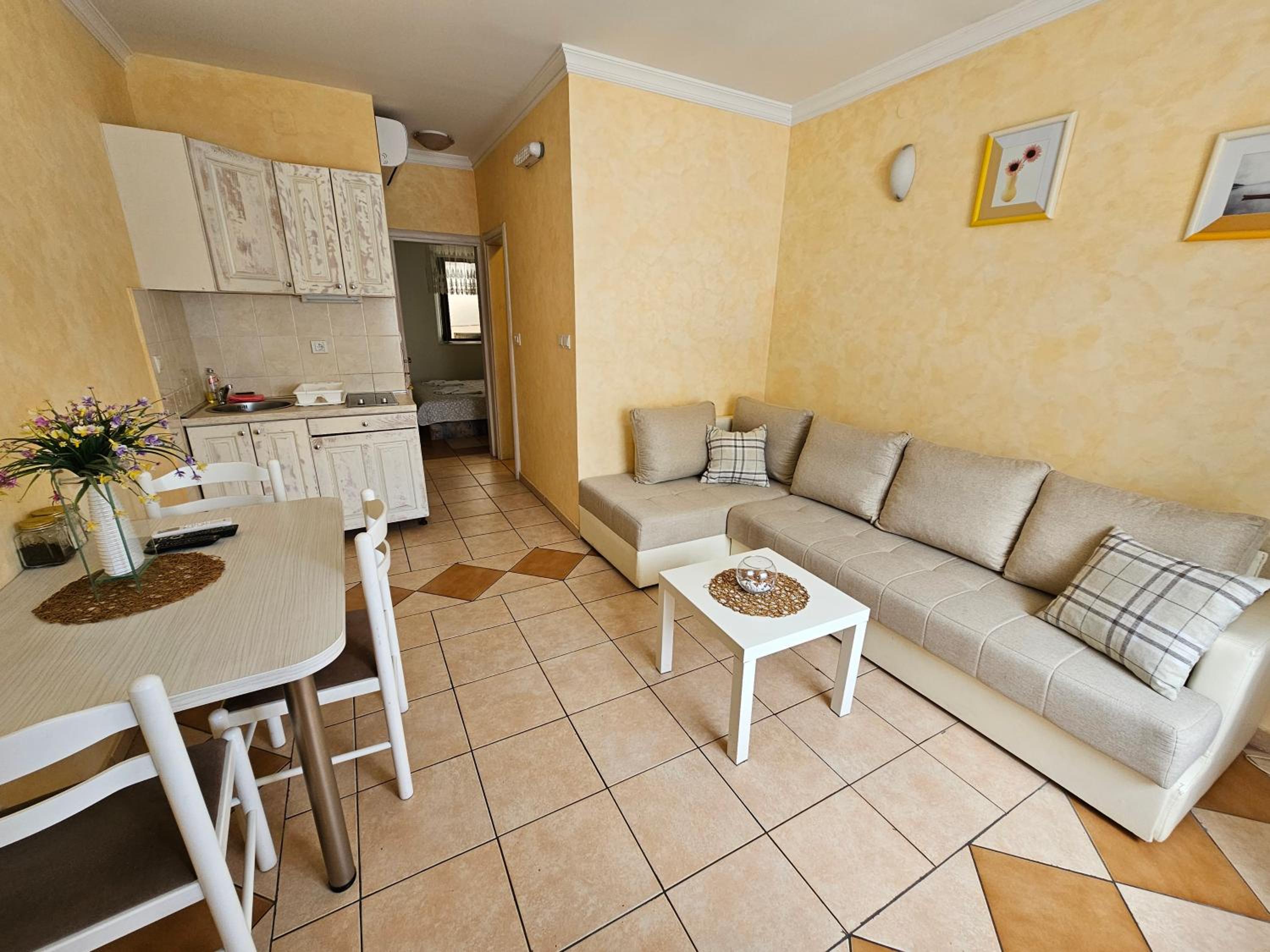 Lanterna Apartments view 3