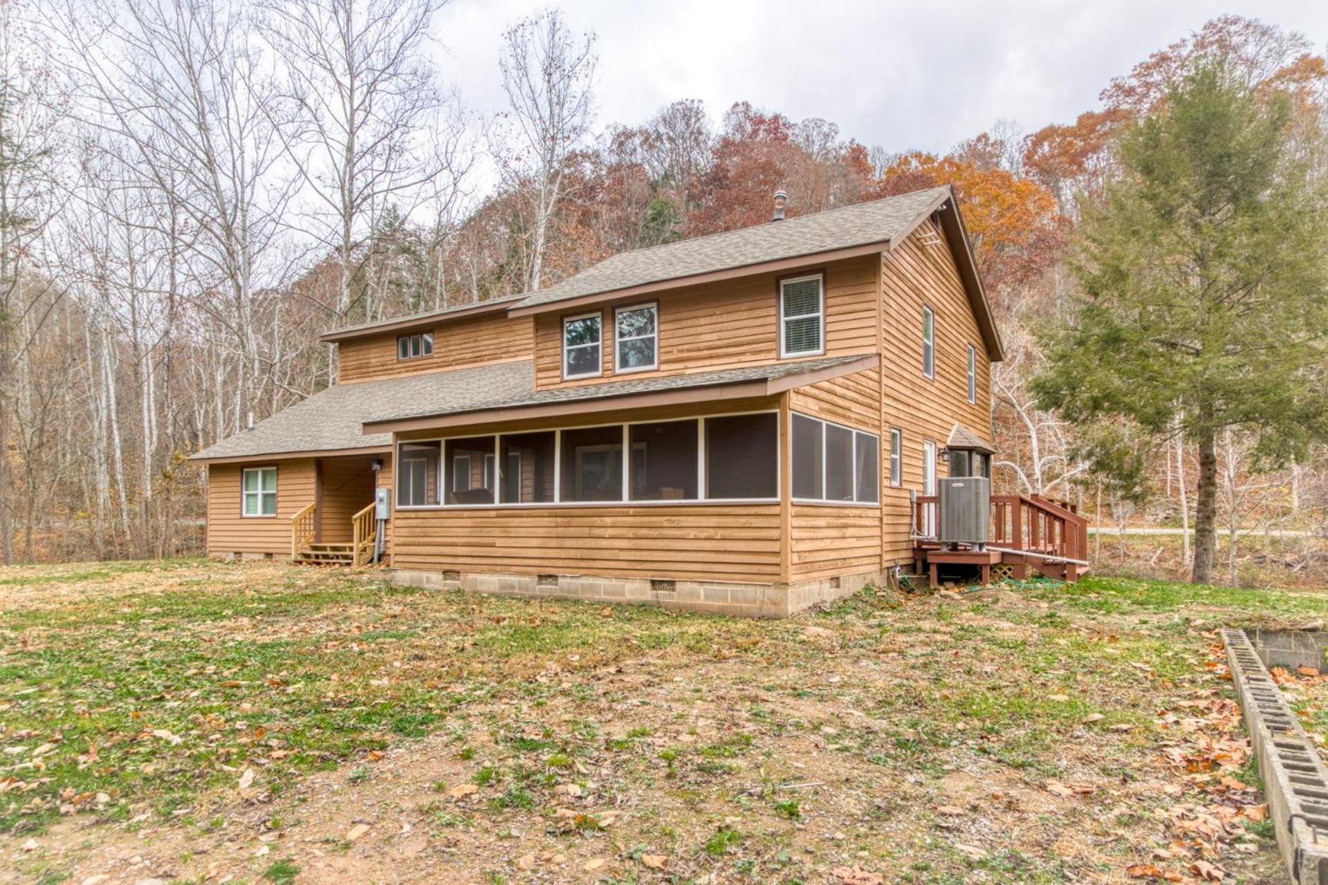 Lodge on Wolf Creek 4BR , 12 Private Acres , Fishing , Hiking , Hokie Weekends view 3