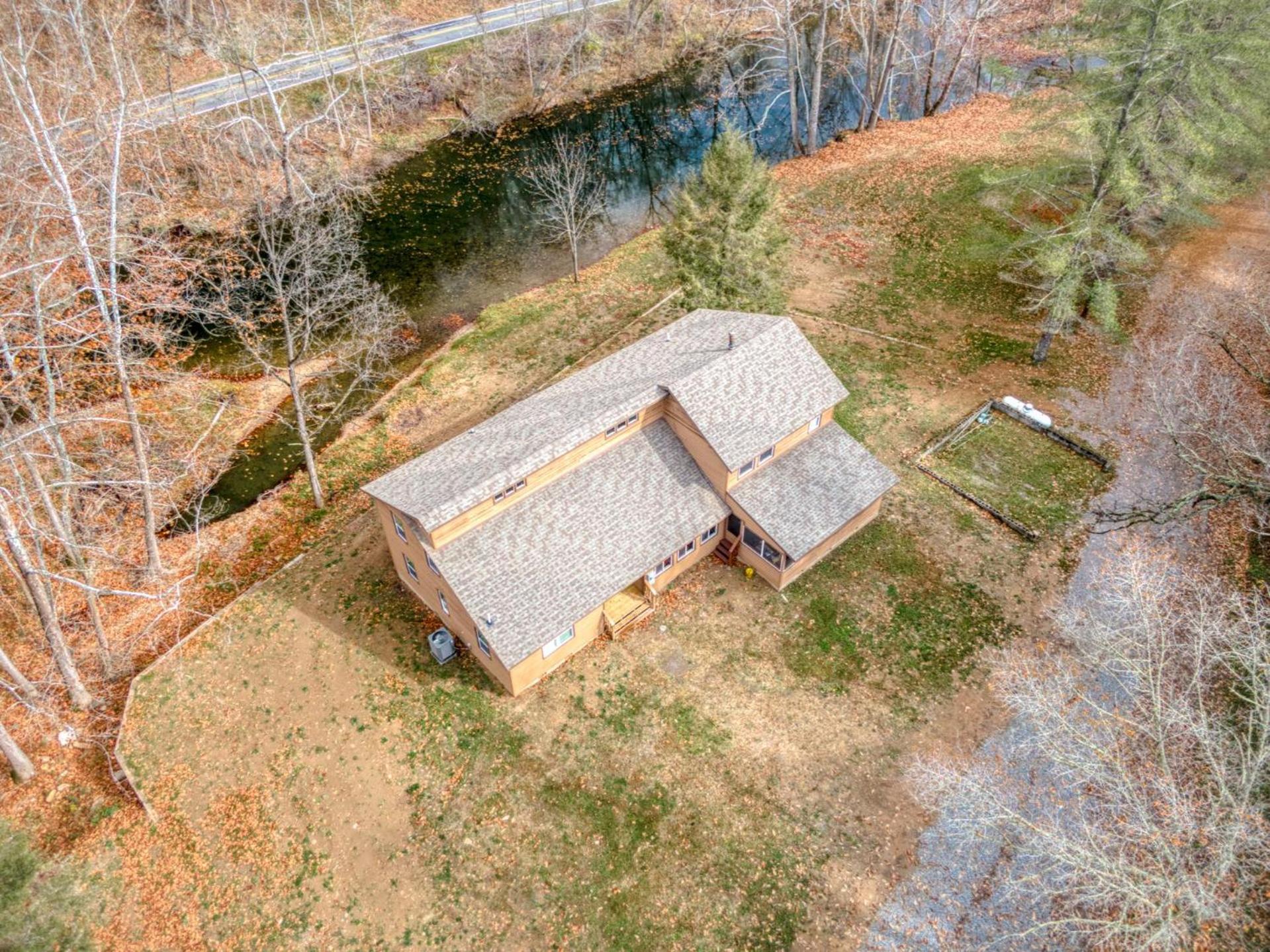 Lodge on Wolf Creek 4BR , 12 Private Acres , Fishing , Hiking , Hokie Weekends view 2