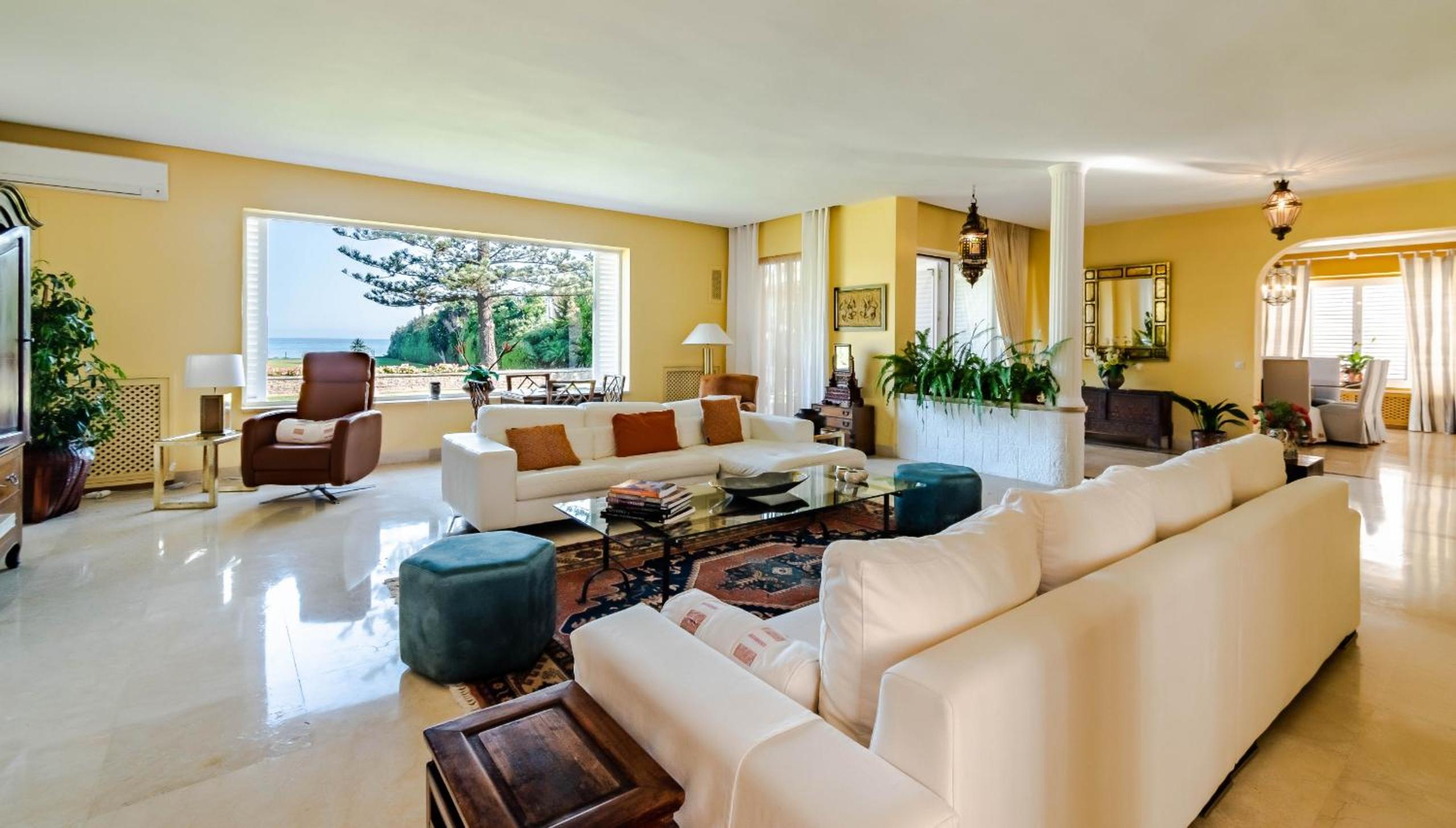 Amazing Beachfront Villa heated pool Marbella