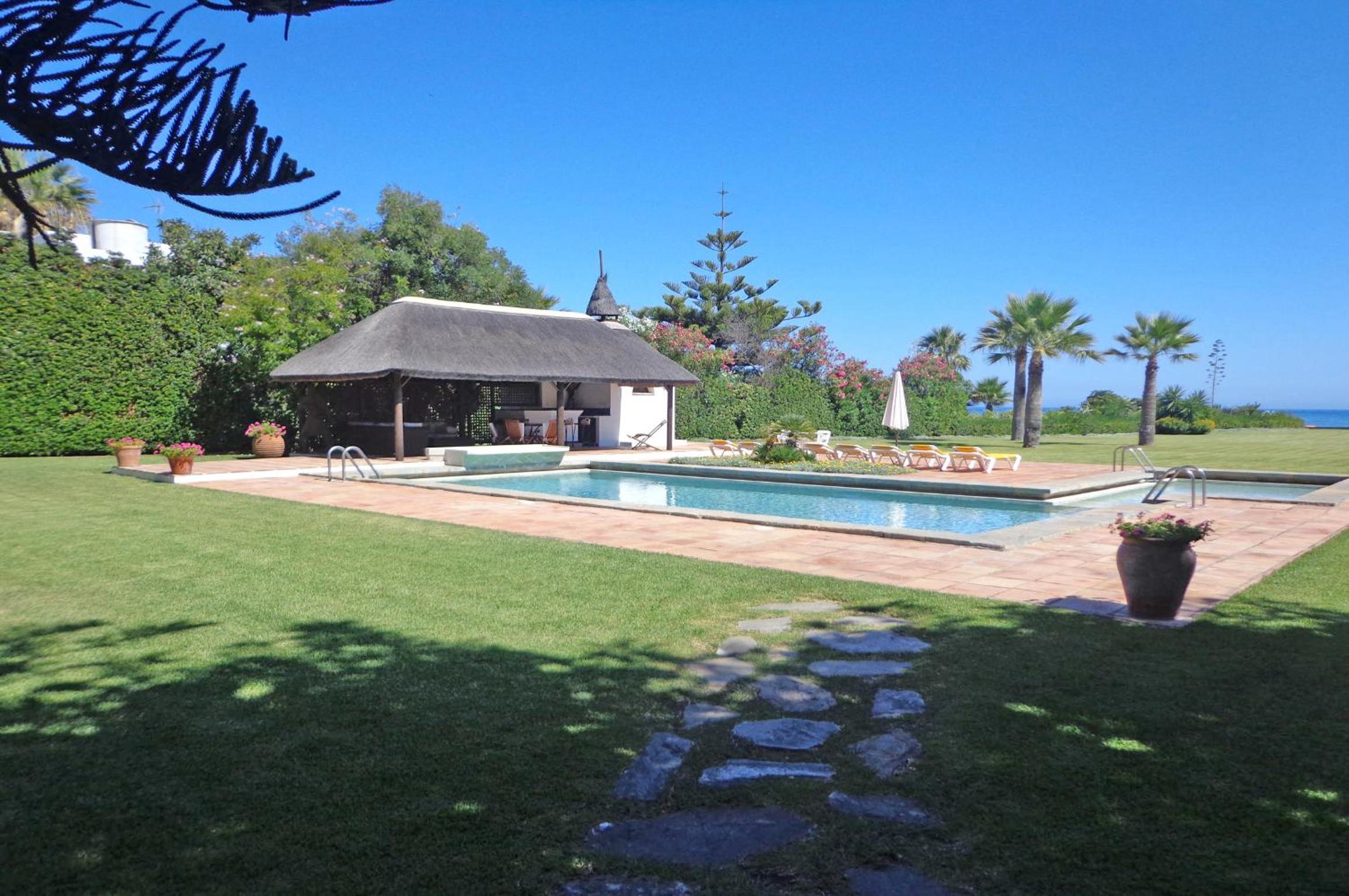 Amazing Beachfront Villa heated pool Marbella