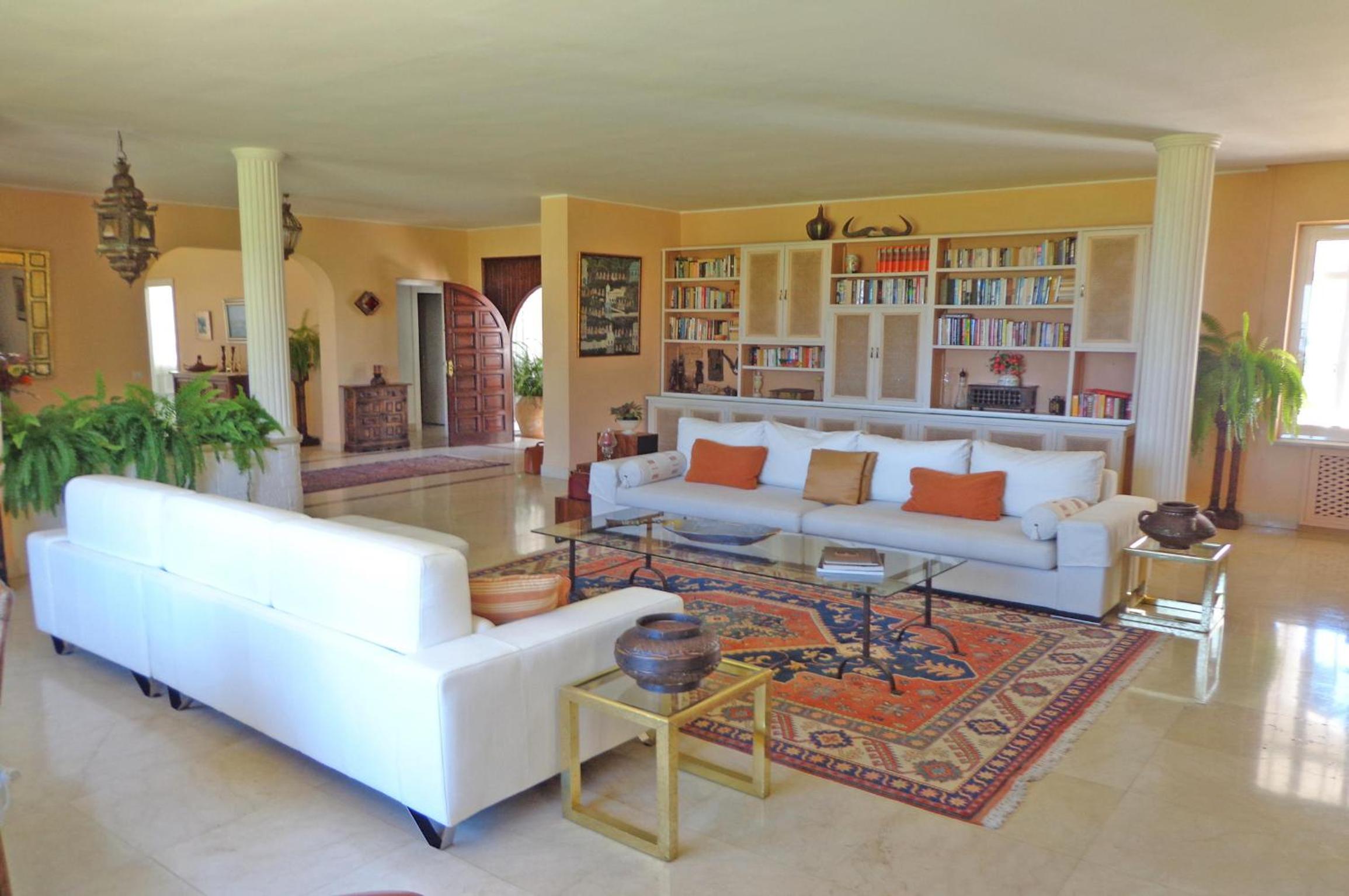 Amazing Beachfront Villa heated pool Marbella