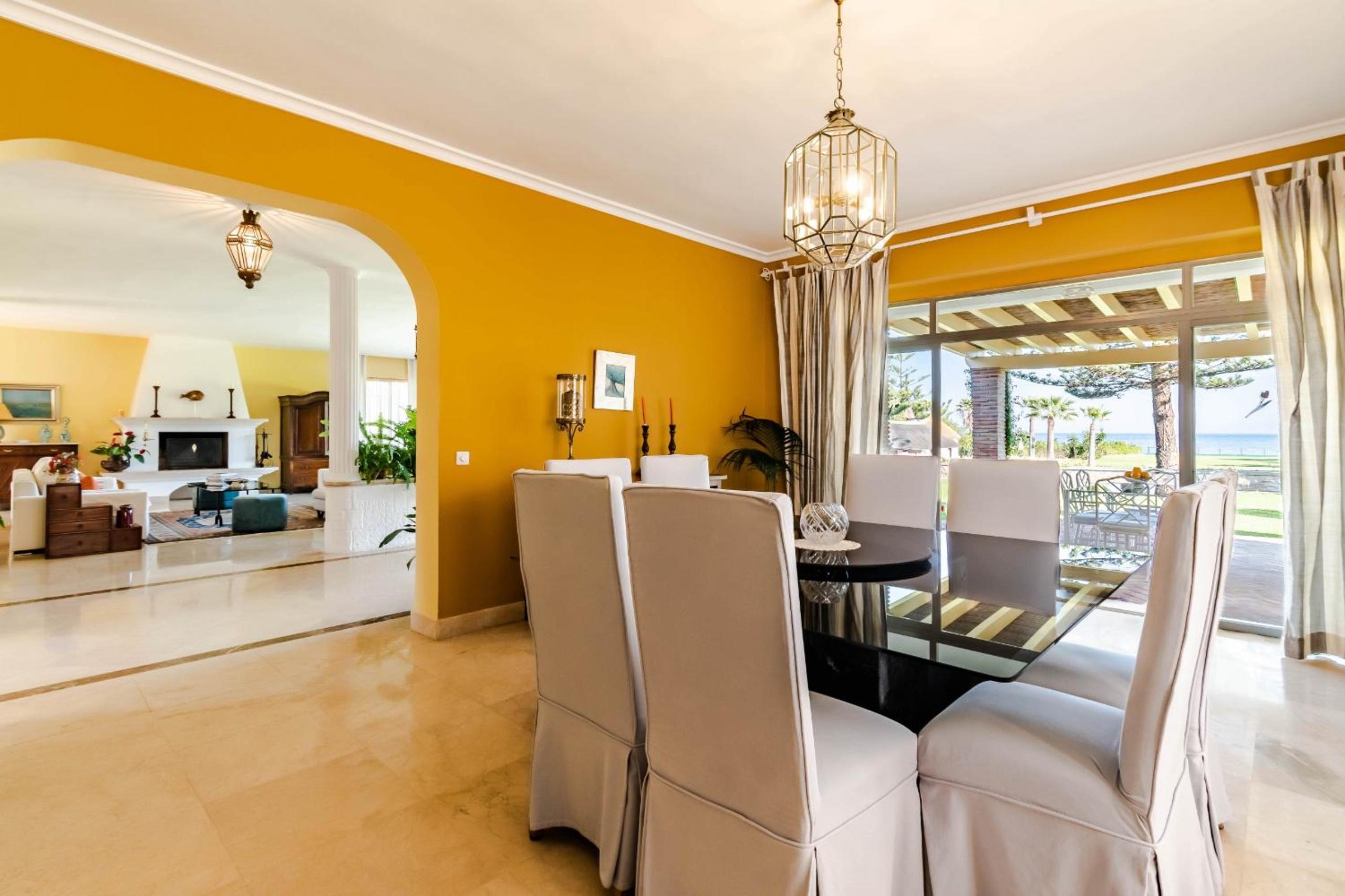 Amazing Beachfront Villa heated pool Marbella