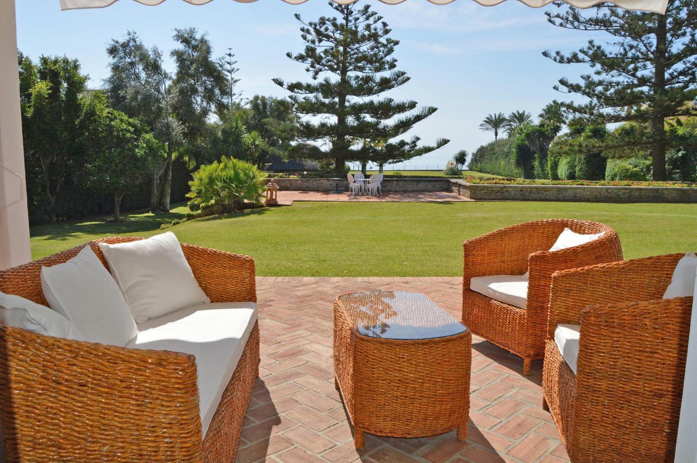 Amazing Beachfront Villa heated pool Marbella