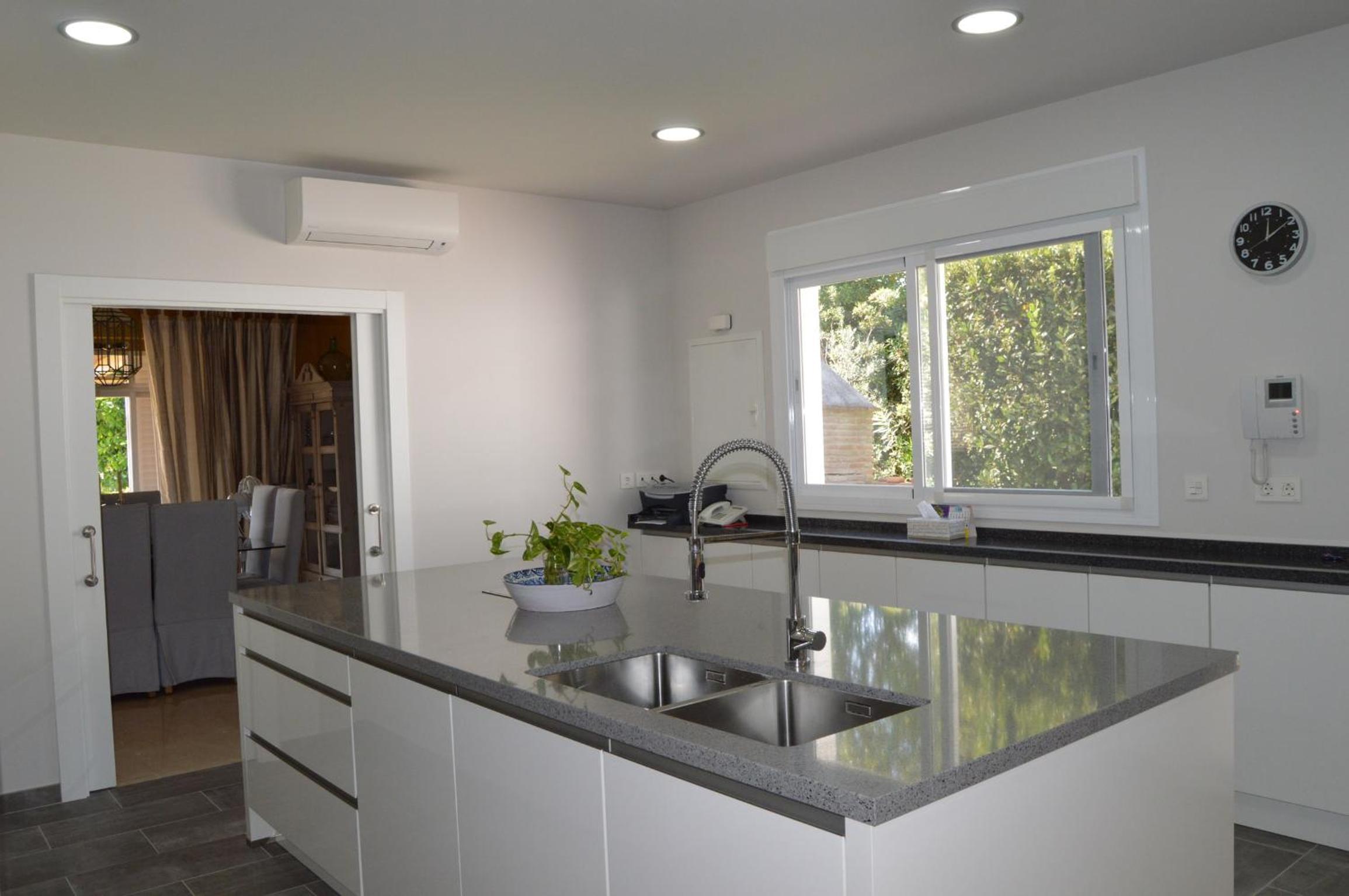 Amazing Beachfront Villa heated pool Marbella