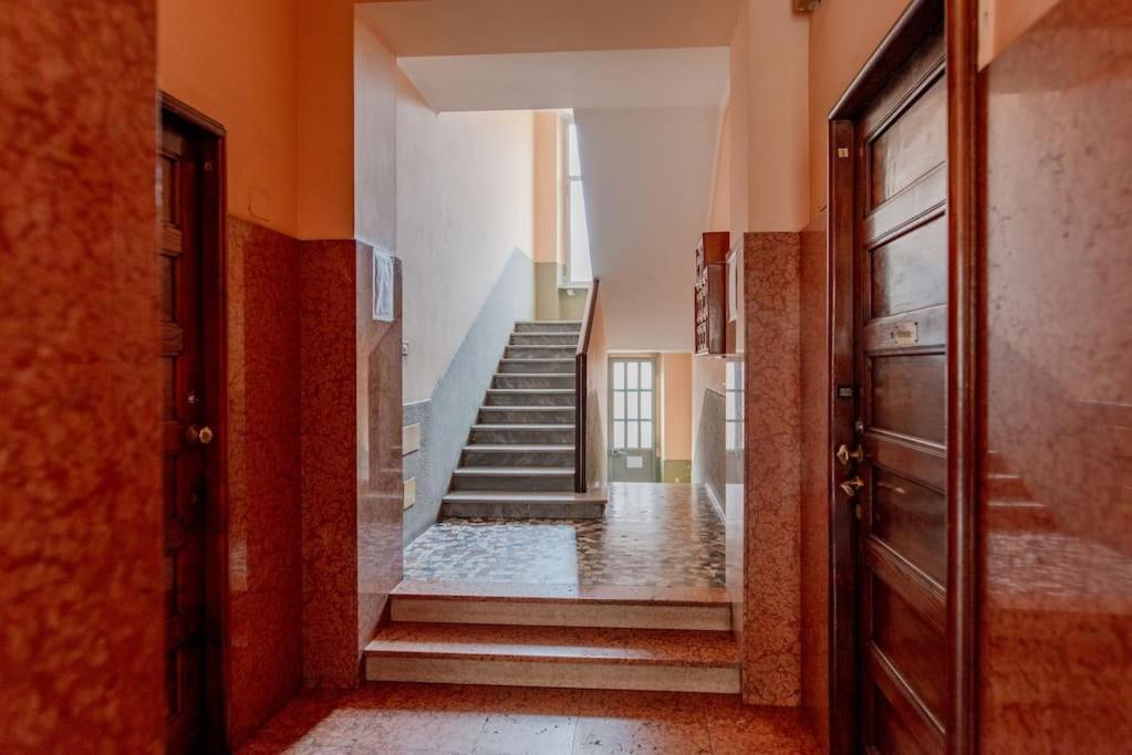Central cozy apartment close to Metro view 2
