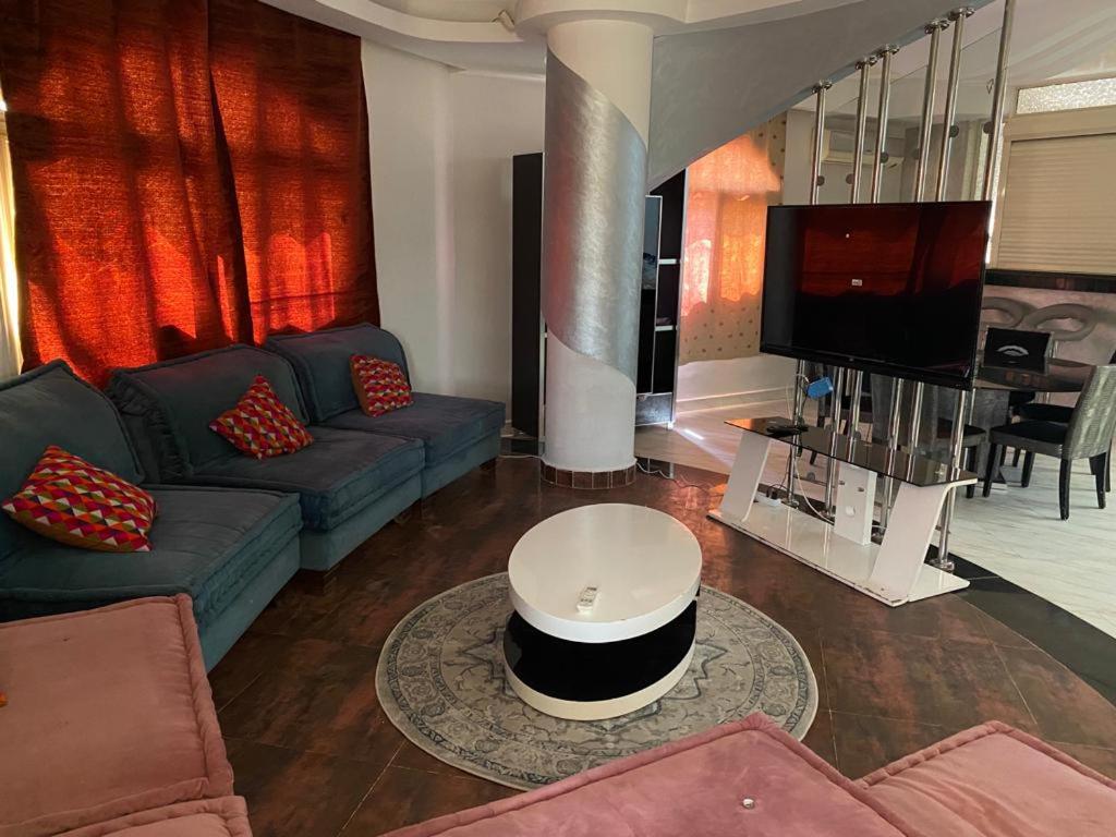Luxury apartment in front of the AUC