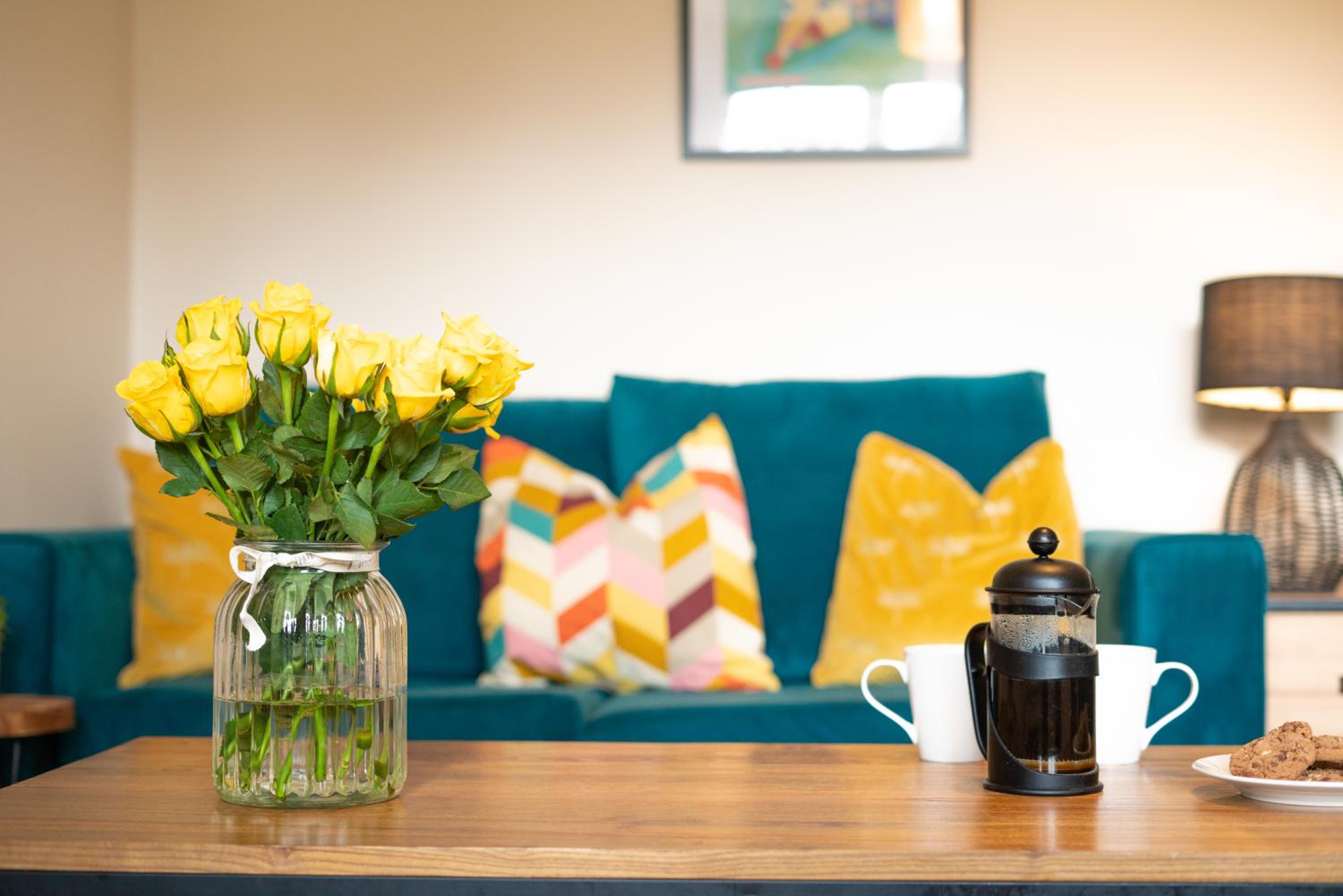 Central location -3 Beds, 2 baths , off-street parking, fast Wifi, sleeps 7 view 2