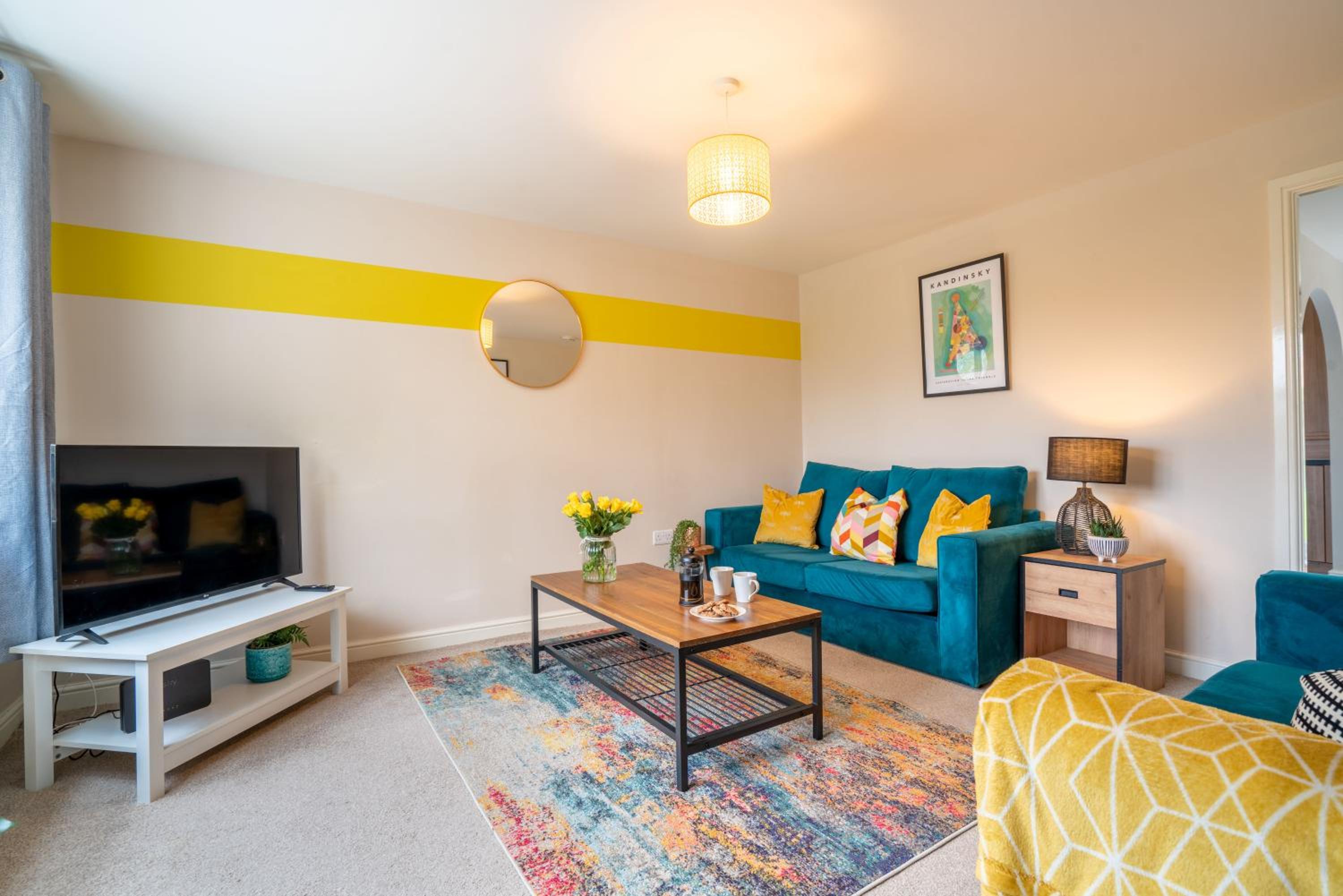 Central location -3 Beds, 2 baths , off-street parking, fast Wifi, sleeps 7 view 3
