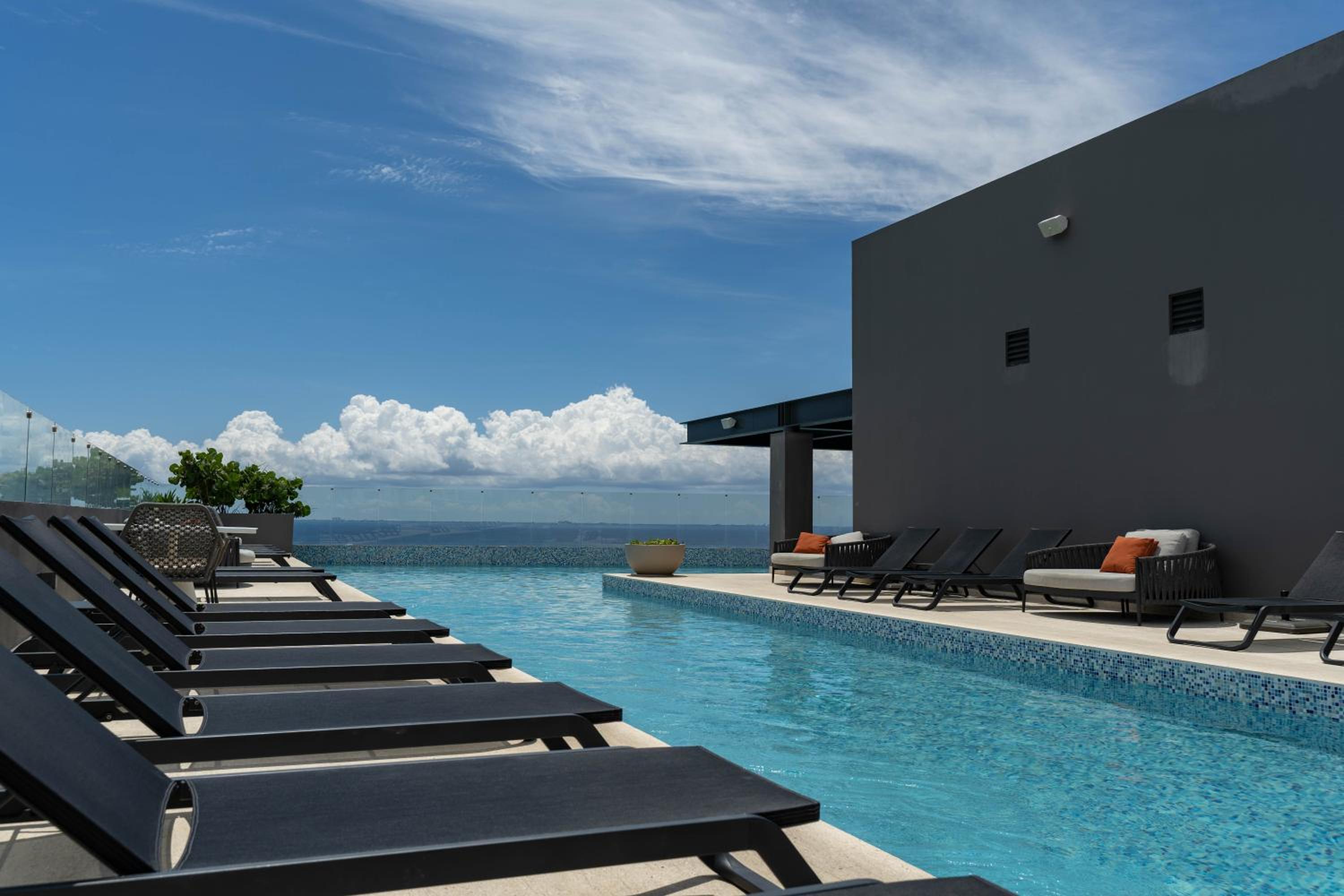 Magnificent view of the Caribbean Sea/3pool/SkyBar By Yeah view 4