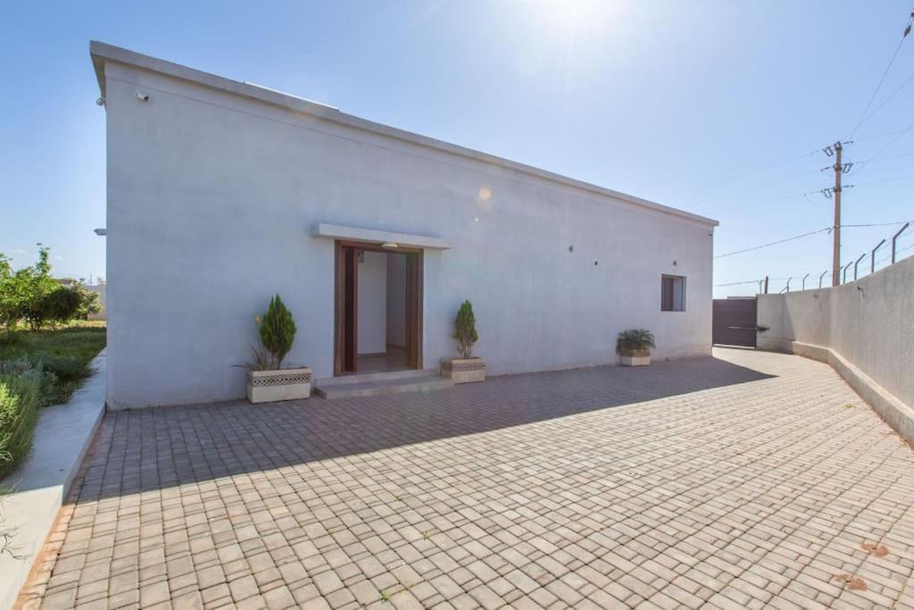Villa Coquelicot, modern style avec jacuzzi, piscine Chauffée view 5