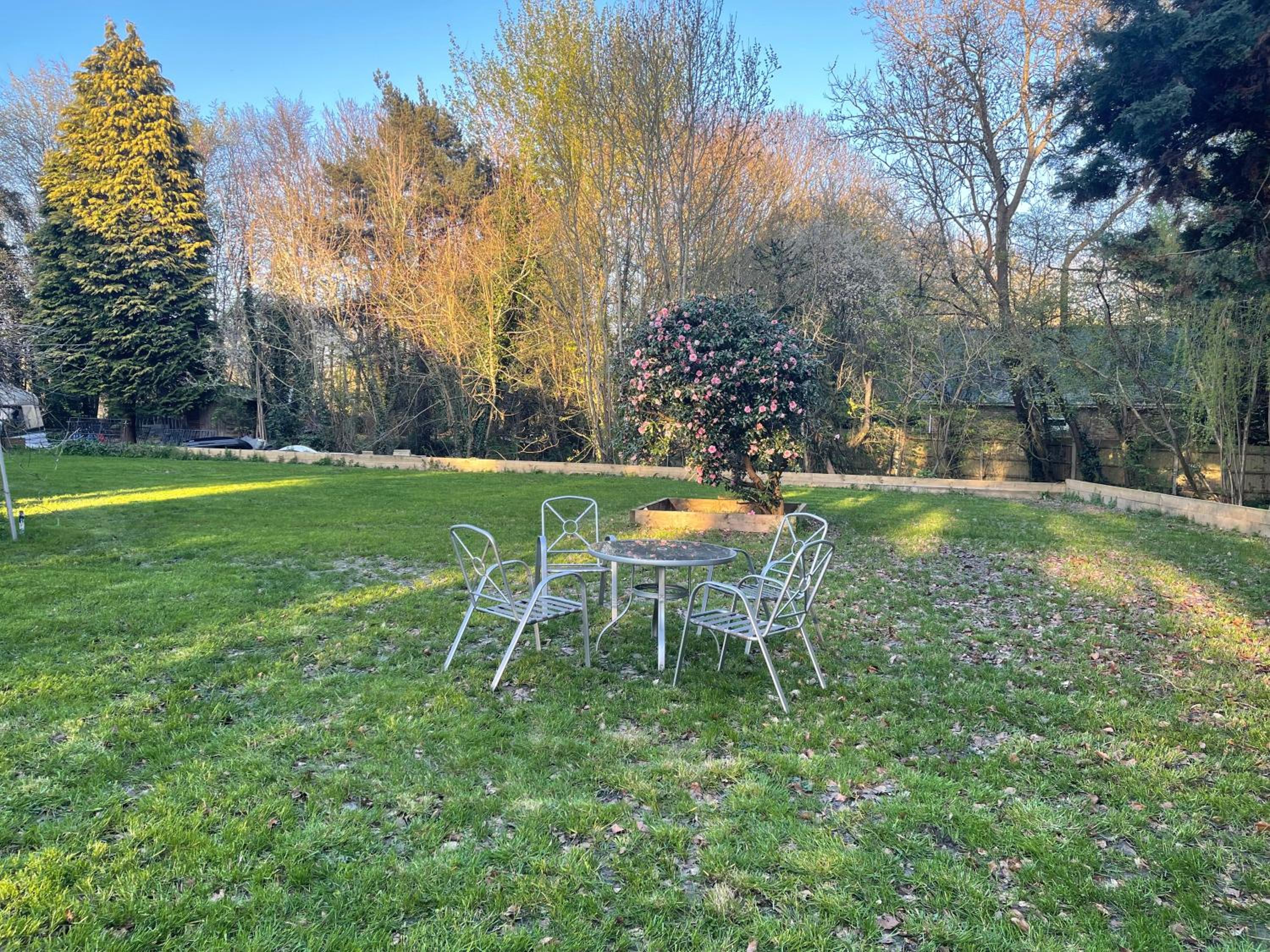 Da Vinci Guest House Gatwick Guest Parking, A Real Gem