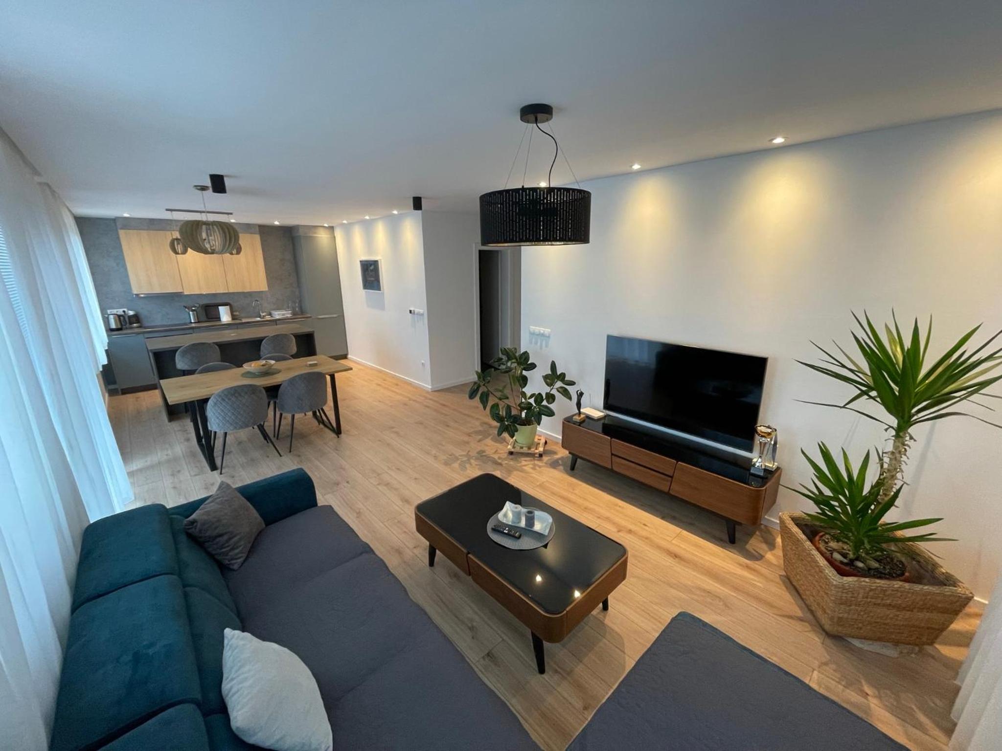 Beautiful modern apartment with large livingroom view 2