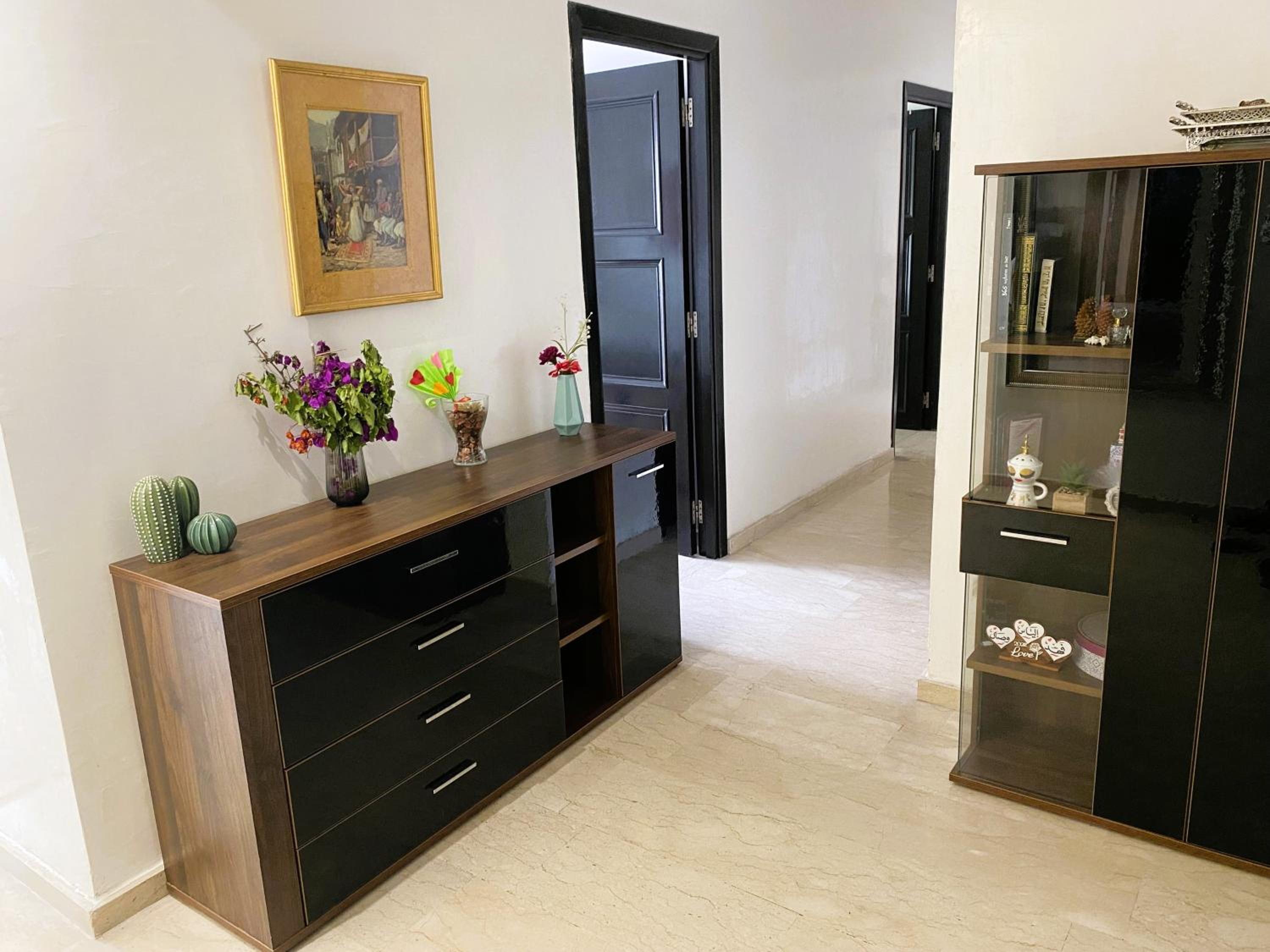 Architects Haven in Luxury 3BR - Near Train & Tramway view 5