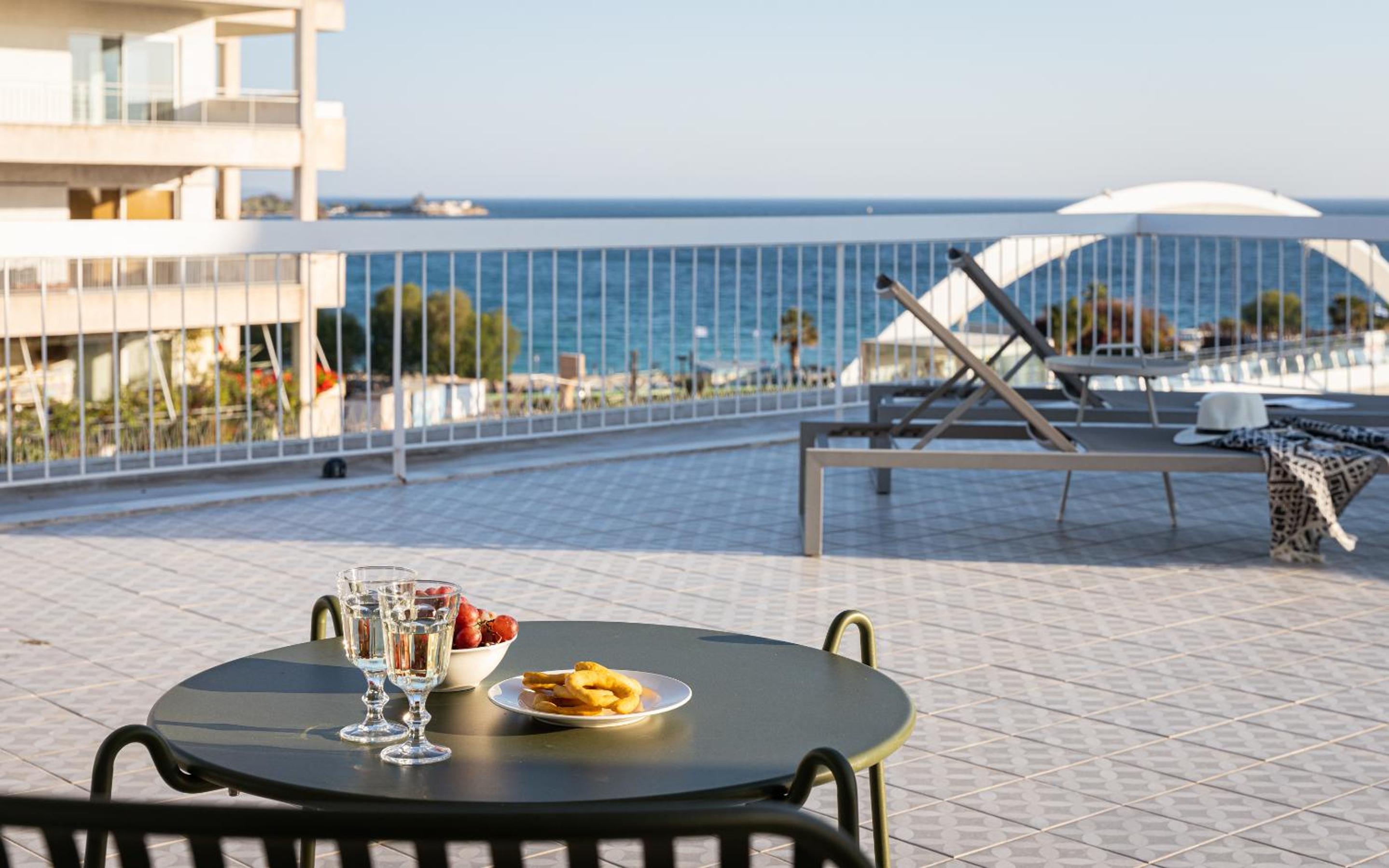 Sea View Beach Penthouse - Athens Coast