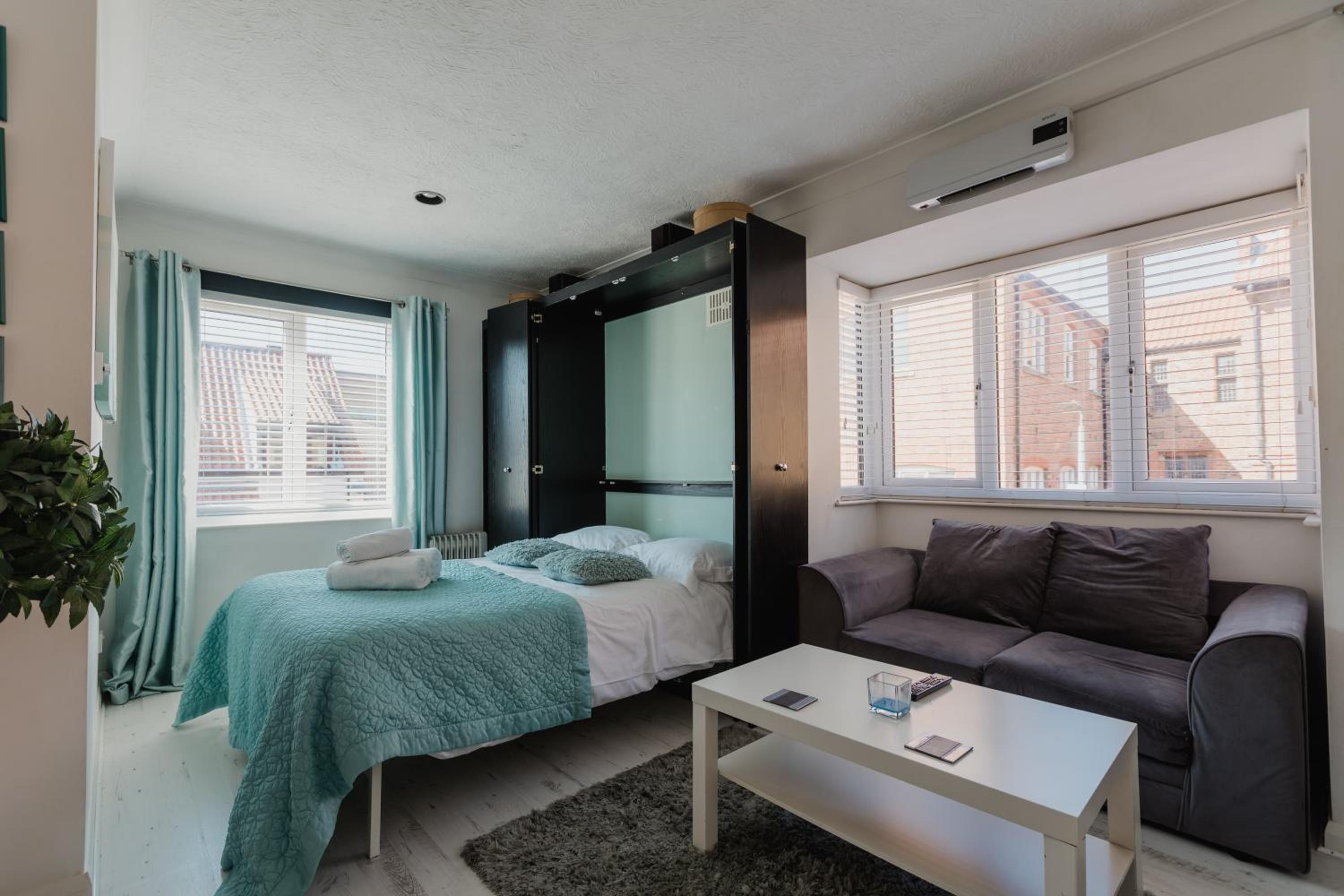 Hullidays - Trinity Studio Apt. view 2