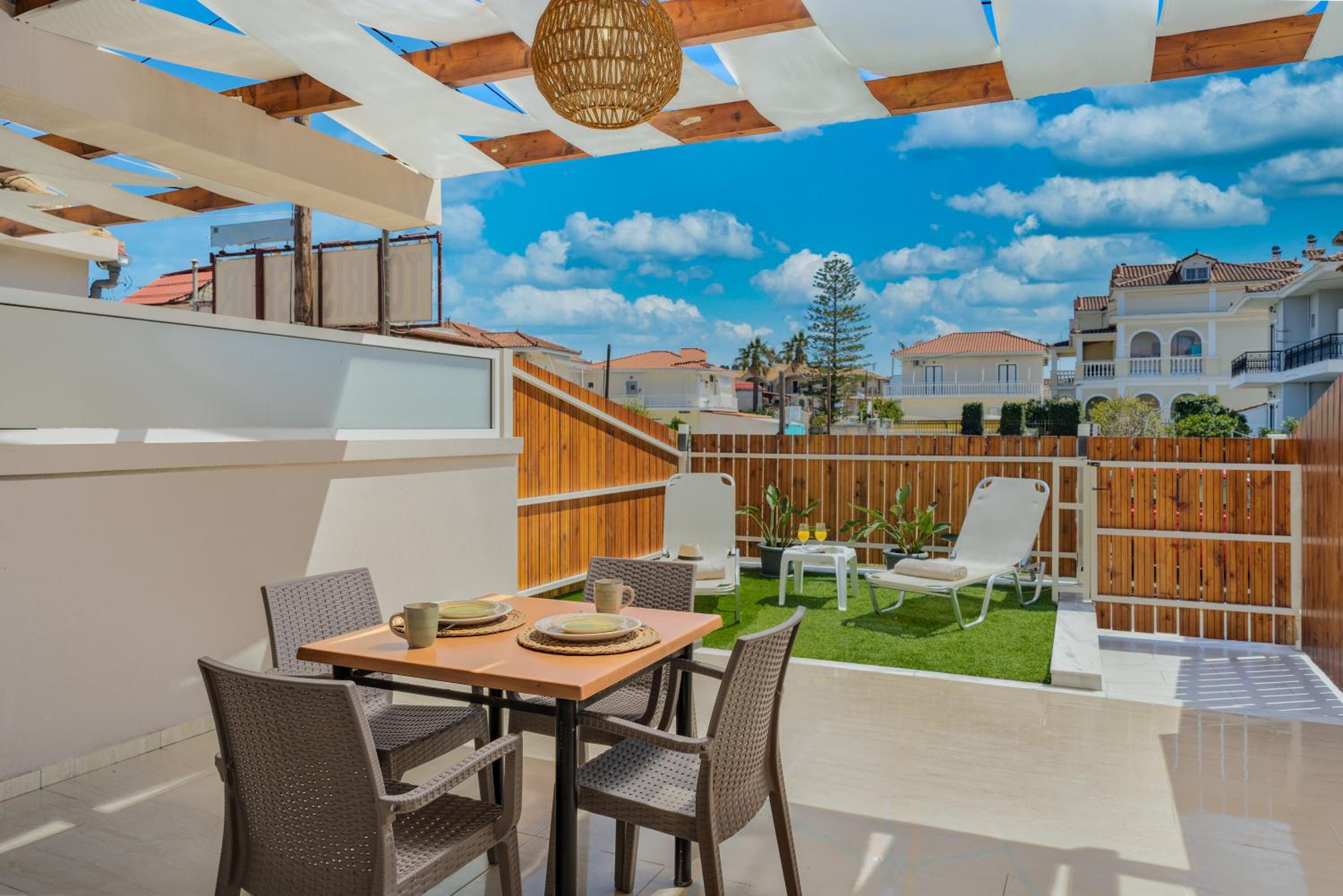Iris & Rhea junior suites view 2