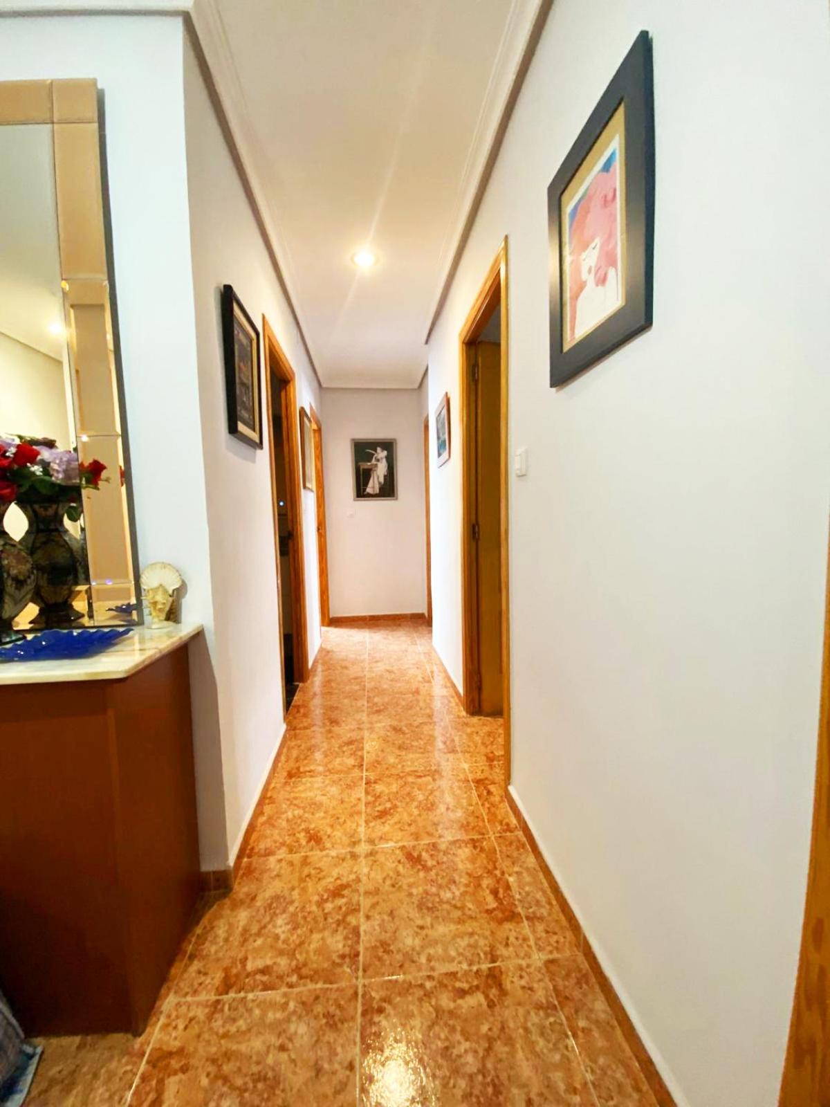 Rooms in Valencia Great Location in Shared Apartment