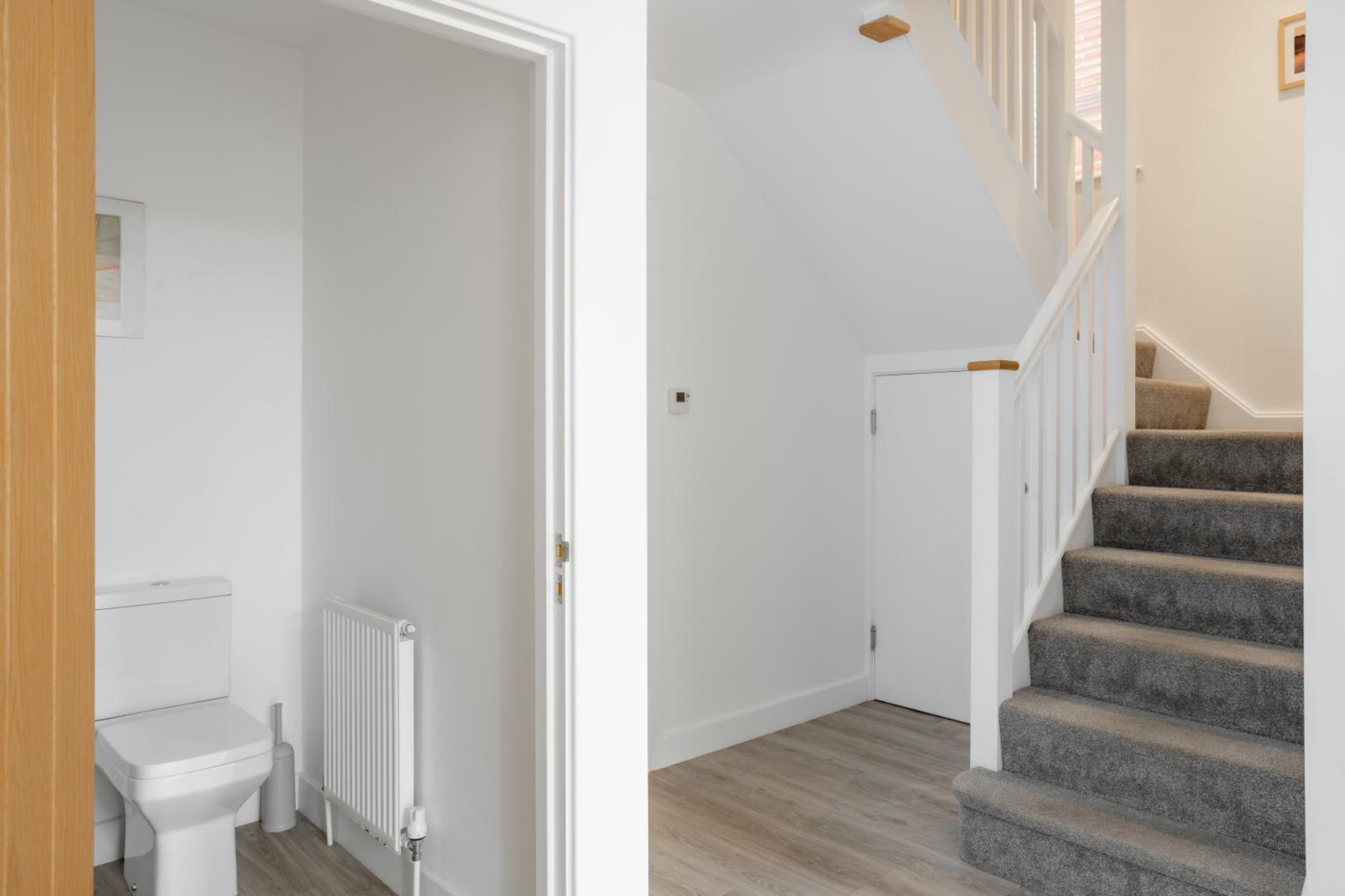 Large Modern Scenic 4 Bedroom Townhouse