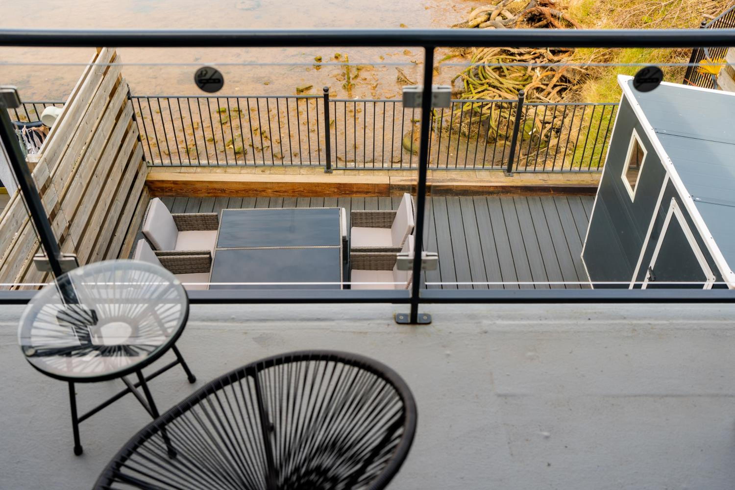Large Modern Scenic 4 Bedroom Townhouse