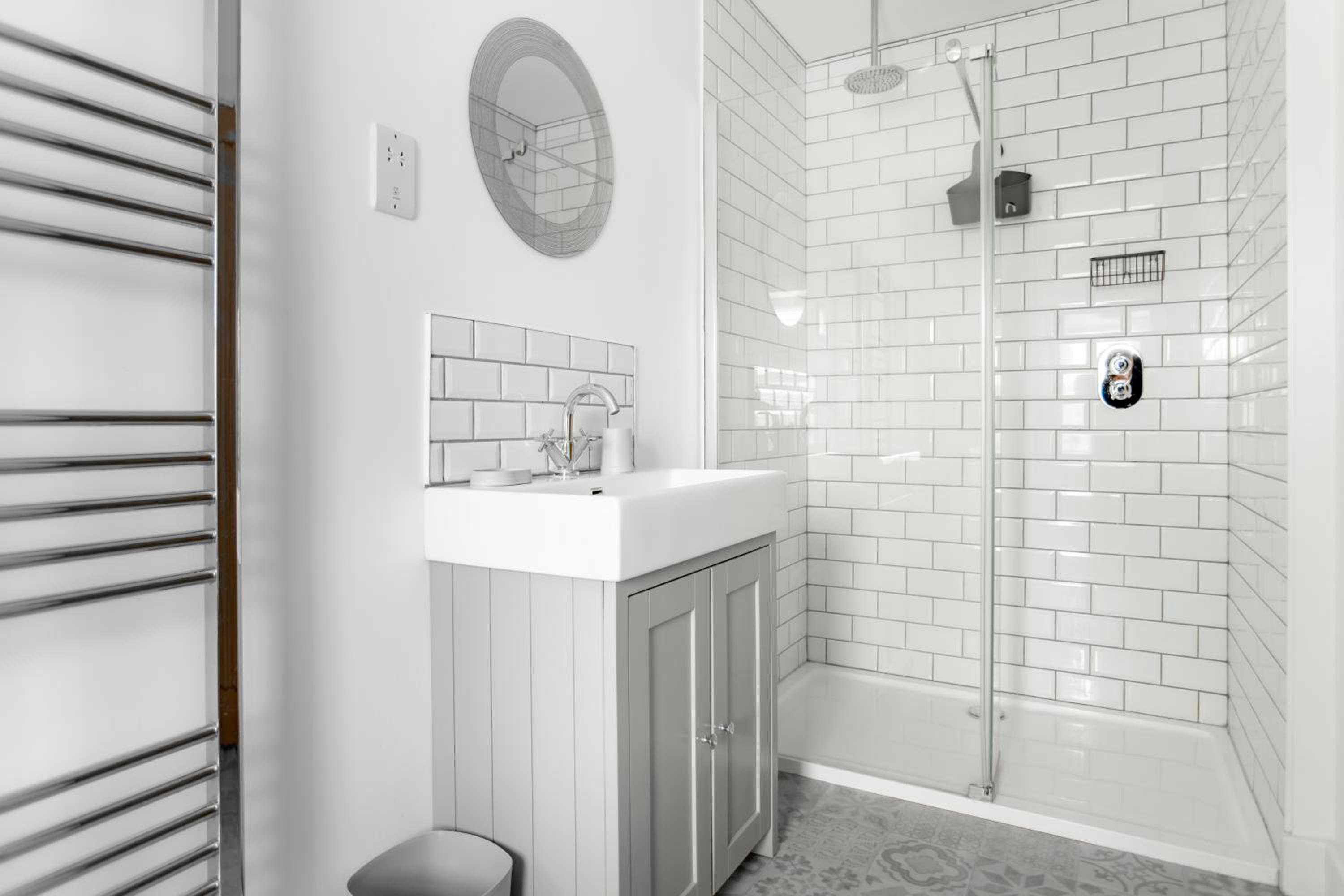 Large Modern Scenic 4 Bedroom Townhouse