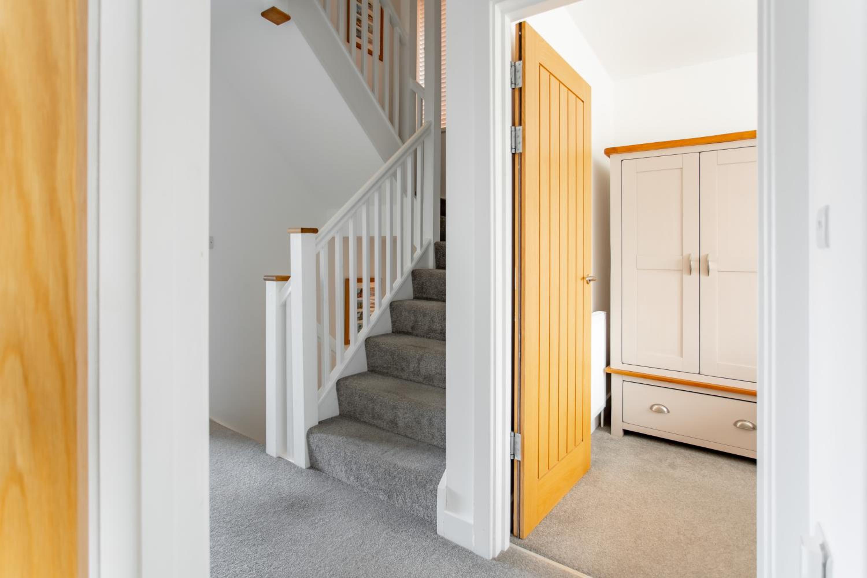 Large Modern Scenic 4 Bedroom Townhouse
