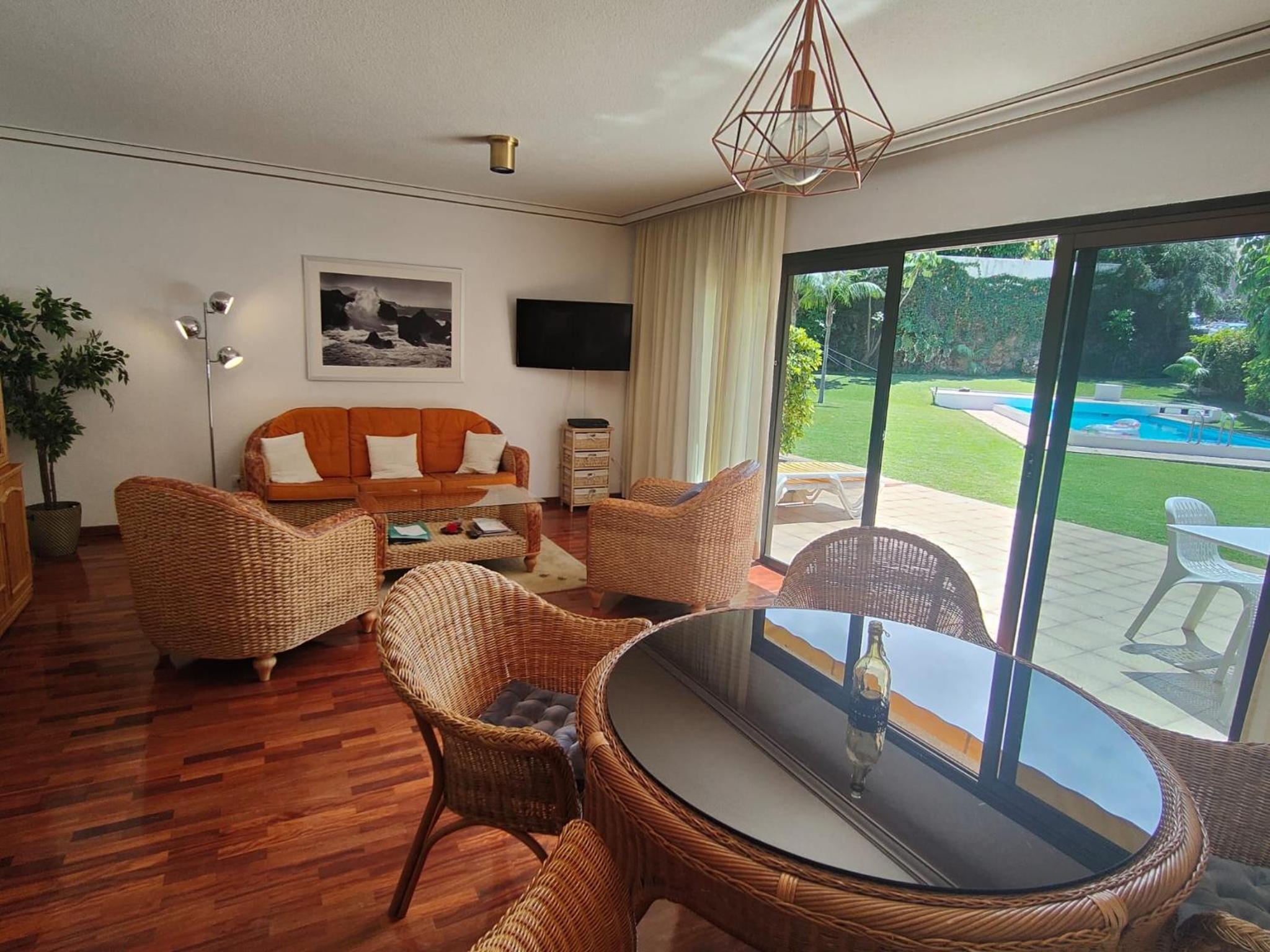Elegant and Peaceful Aparments with Pool and Garden