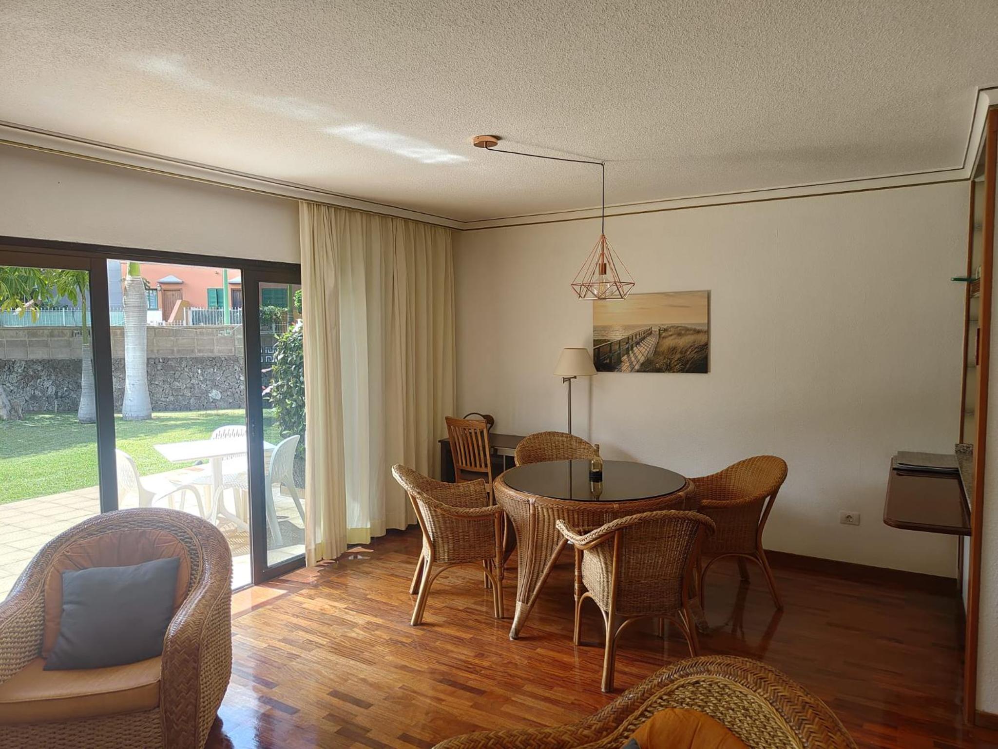 Elegant and Peaceful Aparments with Pool and Garden