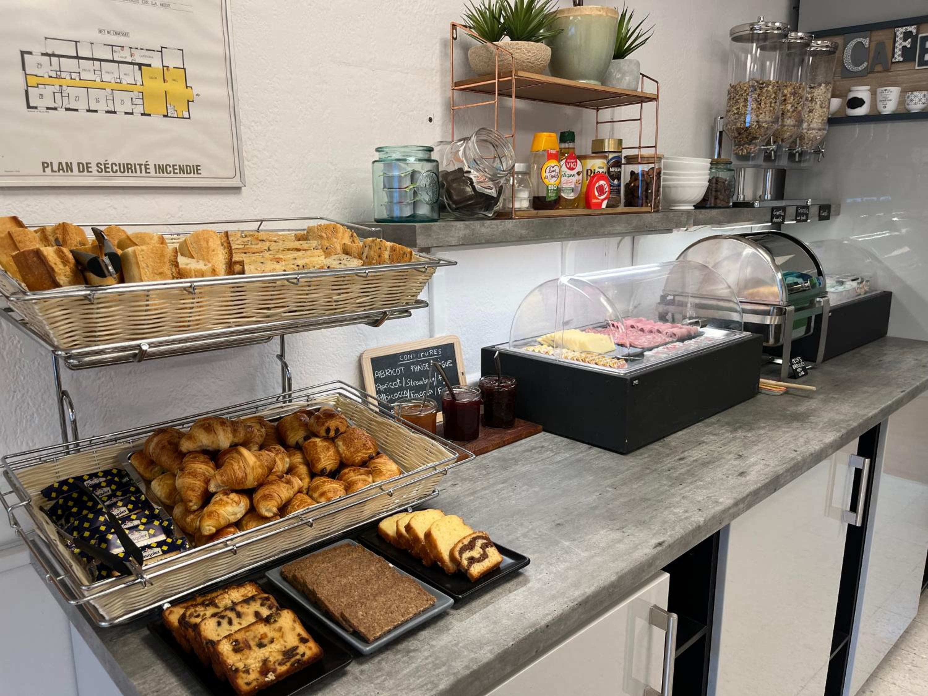 breakfast buffet
