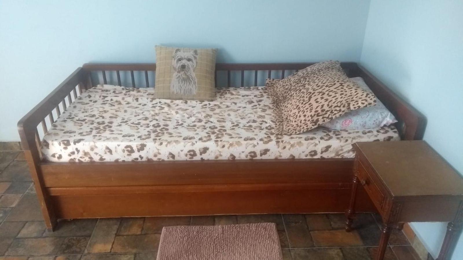 Casa familiar quarto, cozinha, banheiro e piscina a praia está a 700 metros