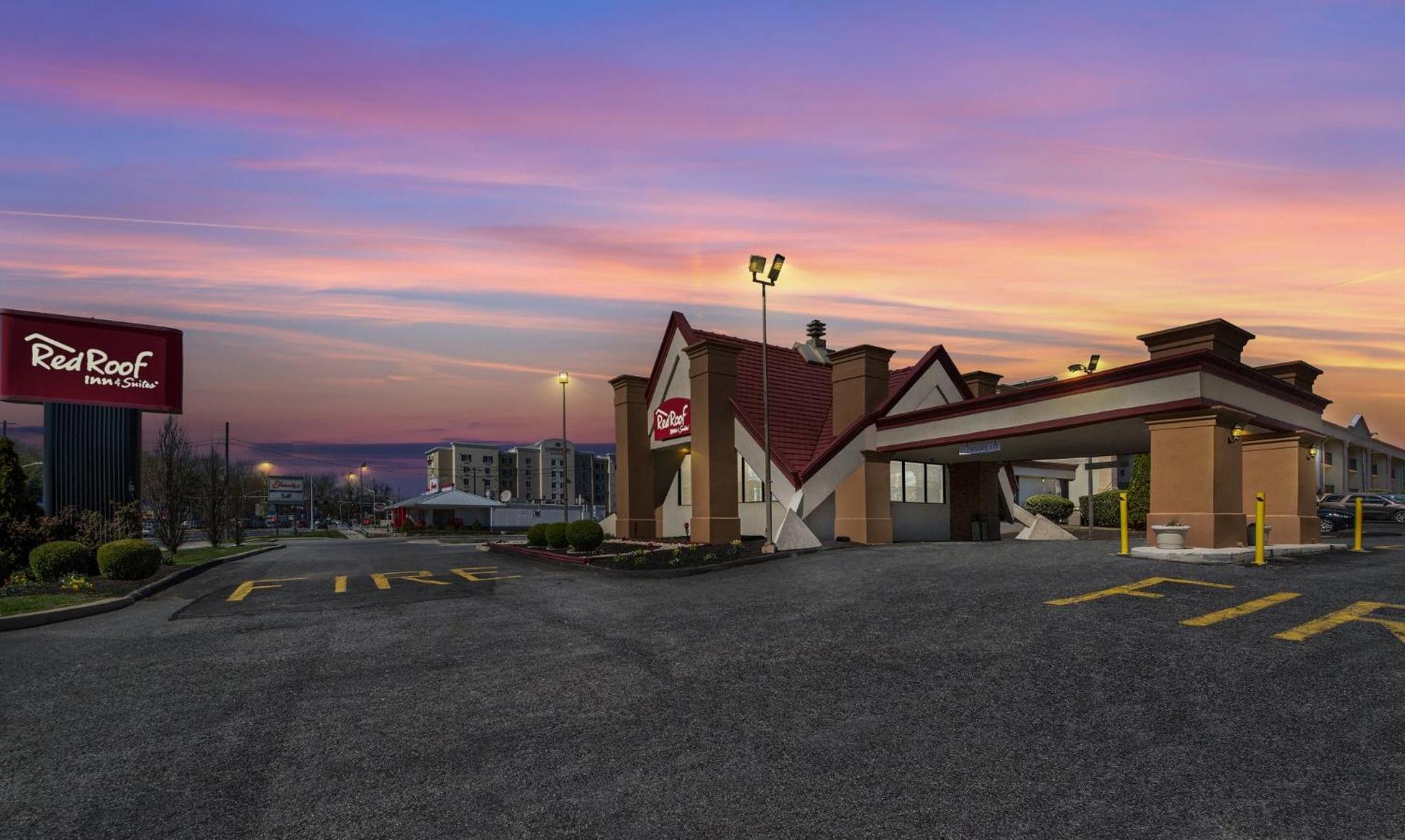 Red Roof Inn and Suites Newark - University