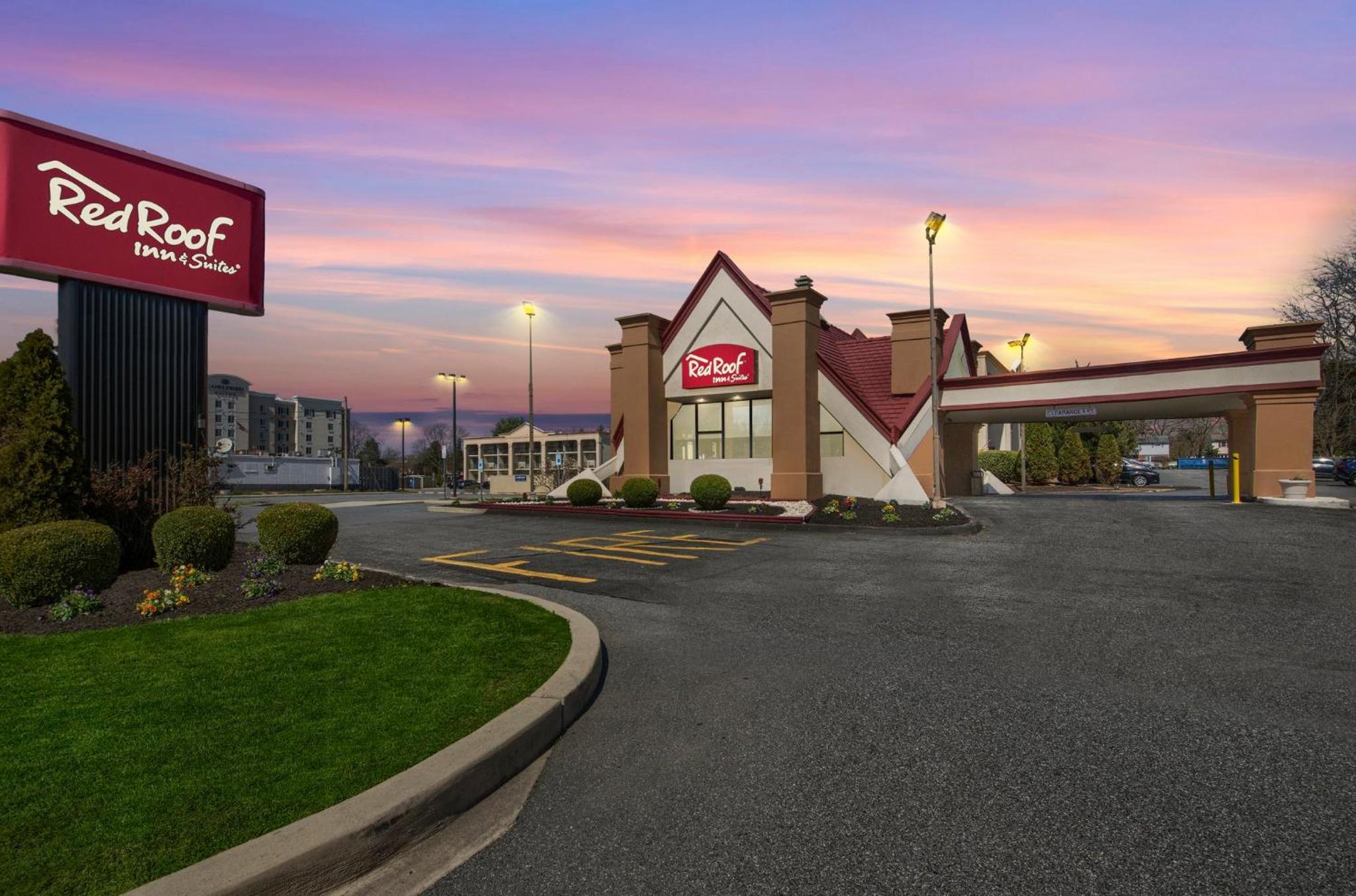 Red Roof Inn and Suites Newark - University