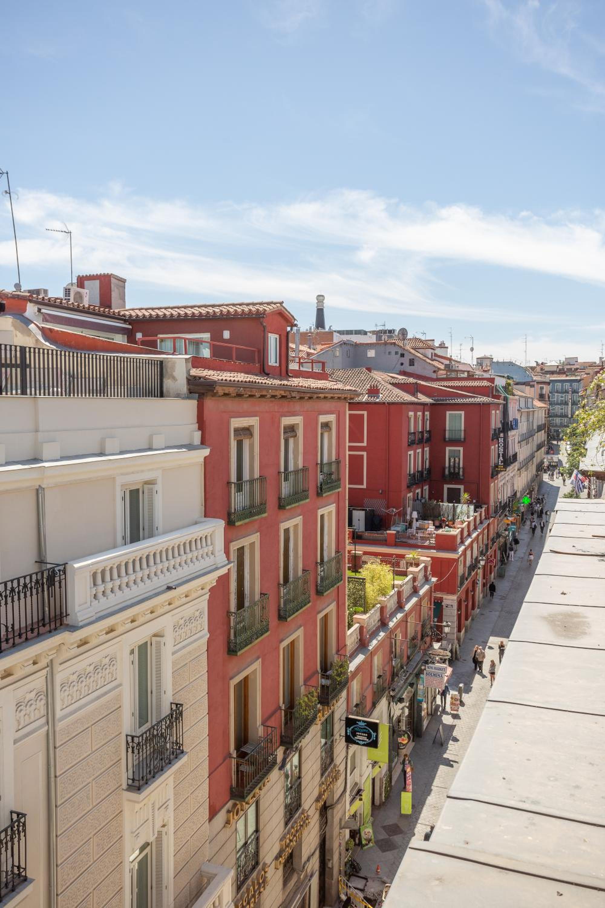 Apartamento con terraza junto a Sol