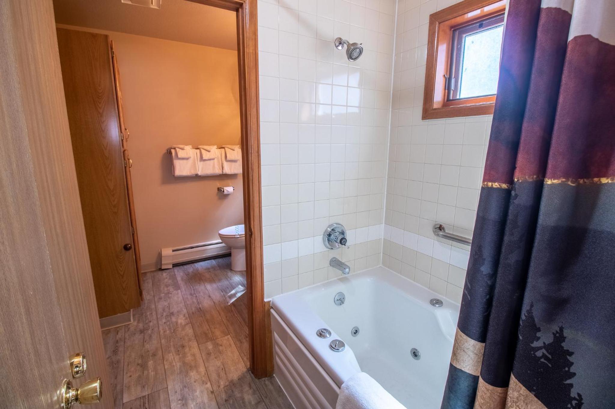 Castle Mountain Lodge
