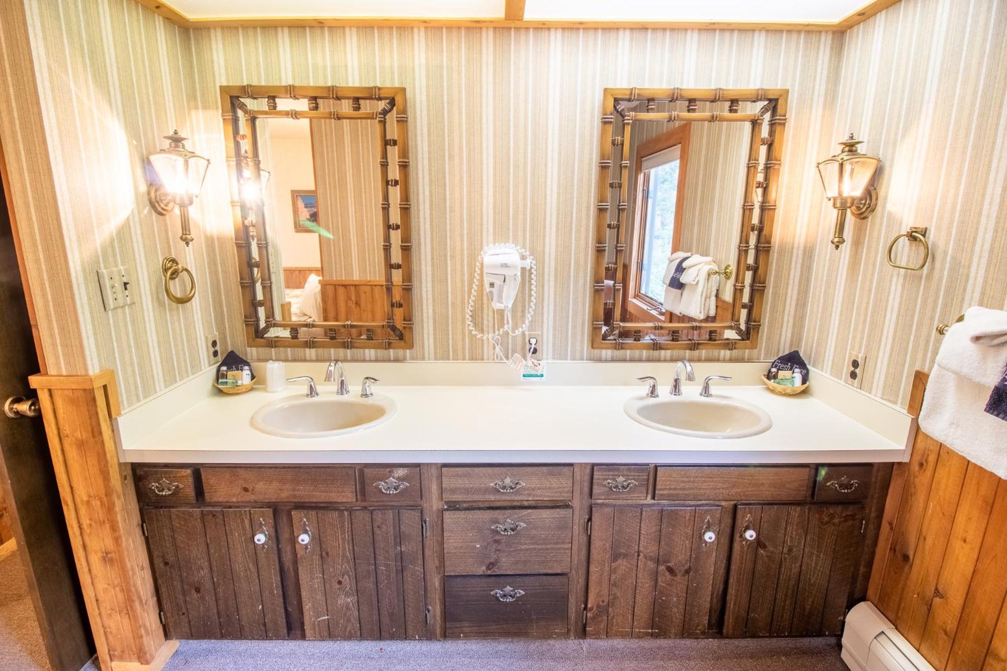 Castle Mountain Lodge