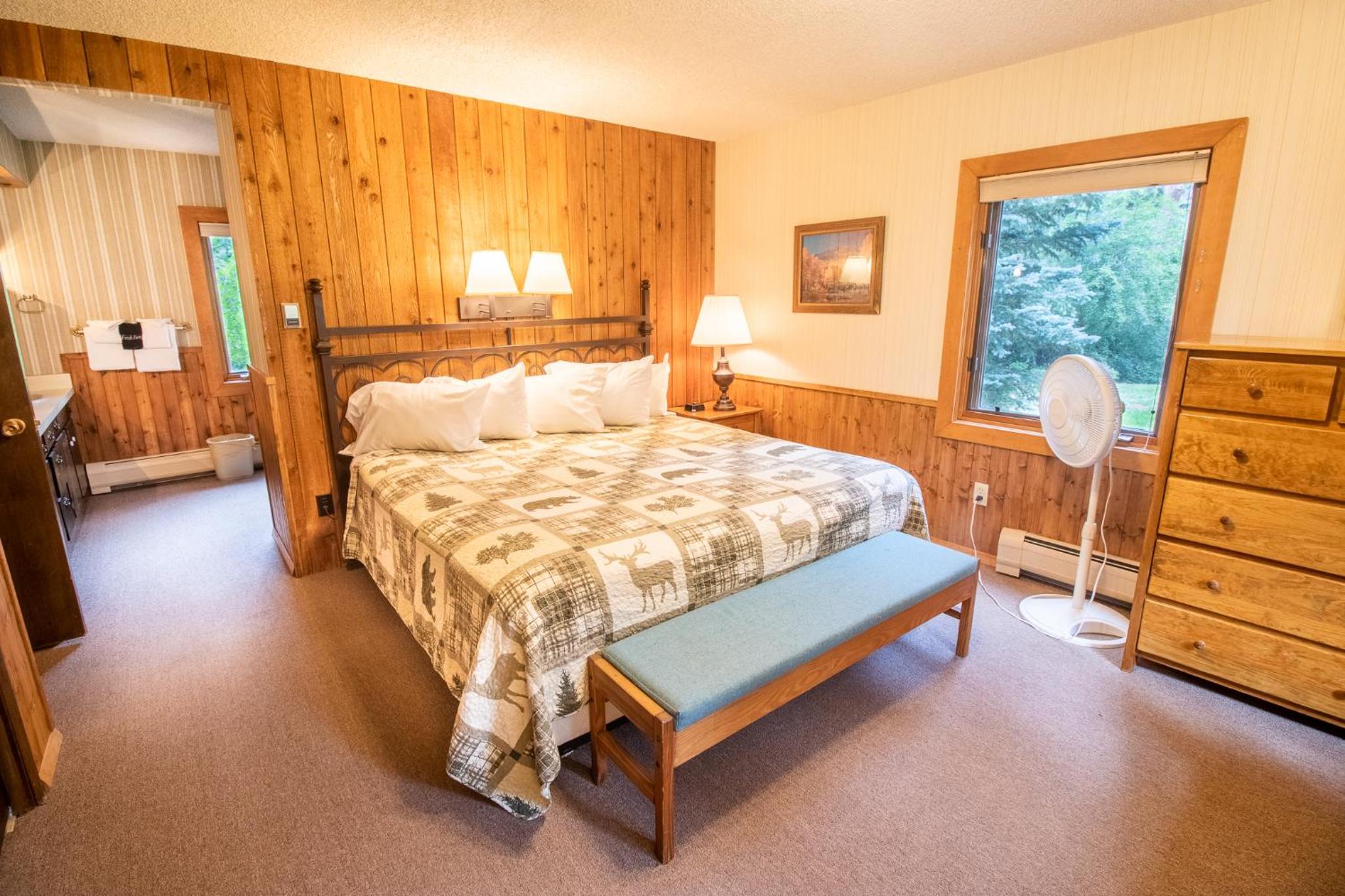 Castle Mountain Lodge